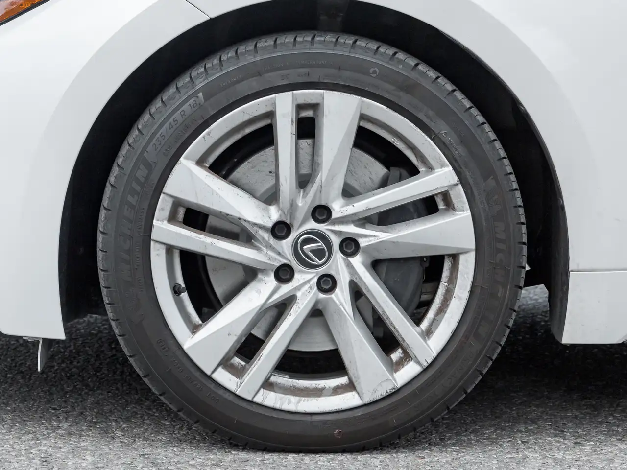 Lexus IS снимка Lexus IS