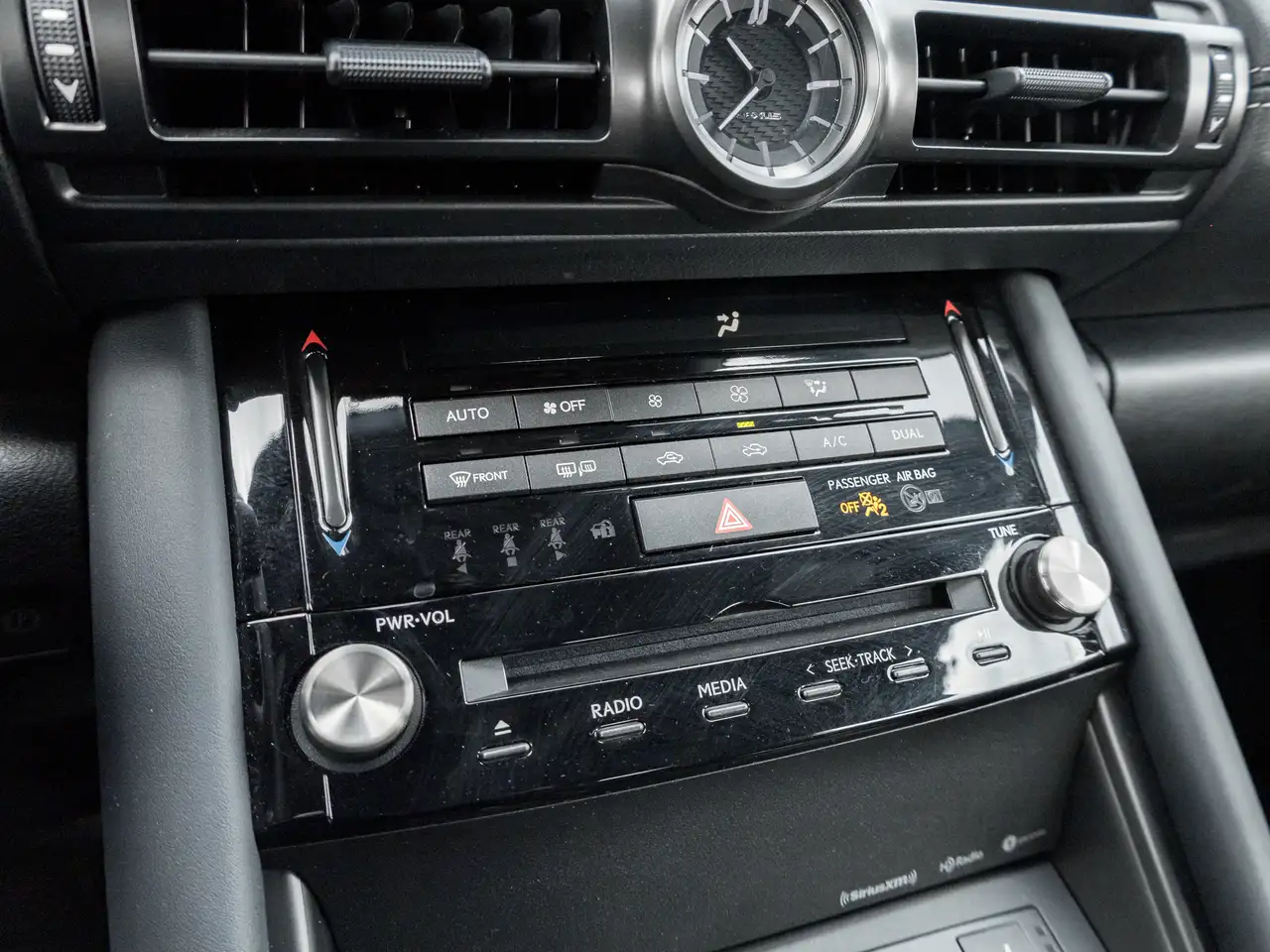 Lexus IS снимка Lexus IS