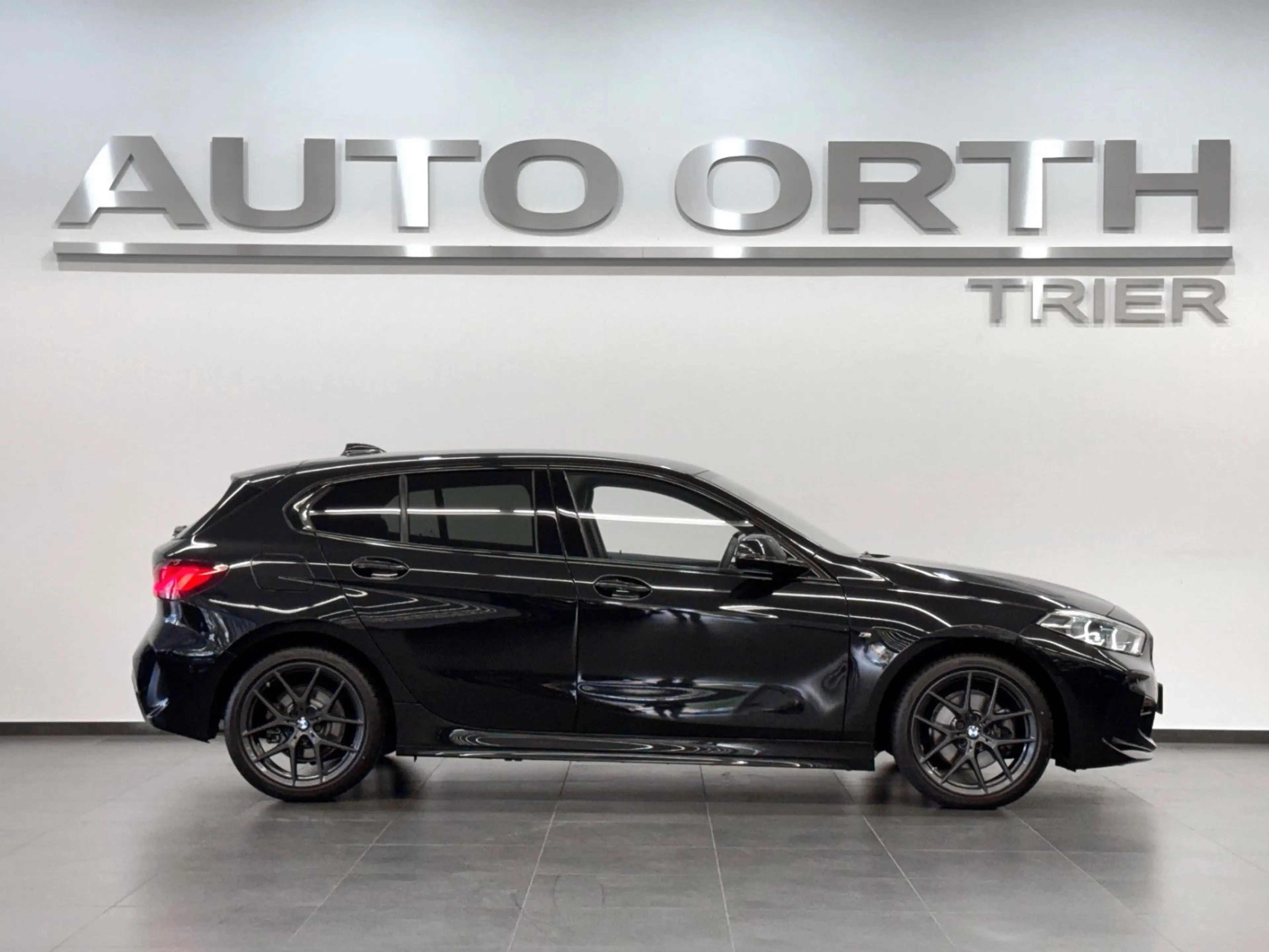 BMW 118 i AUTOM. M-SPORT LC-PROF HEAD-UP KAMERA HIFI — photo 7