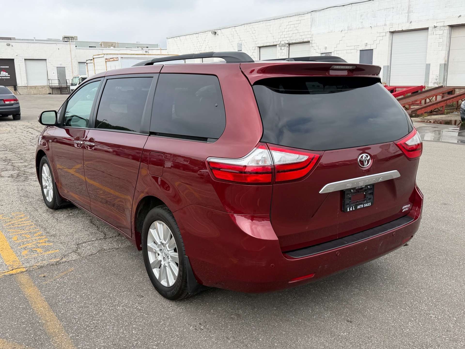 2017 Toyota Sienna LIMITED ~ AWD ~ 2 SUNROOFS ~ DVD ~ LOADED — снимка 1