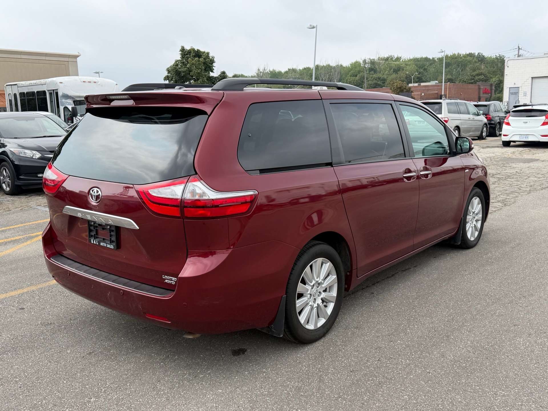 2017 Toyota Sienna LIMITED ~ AWD ~ 2 SUNROOFS ~ DVD ~ LOADED — снимка 1