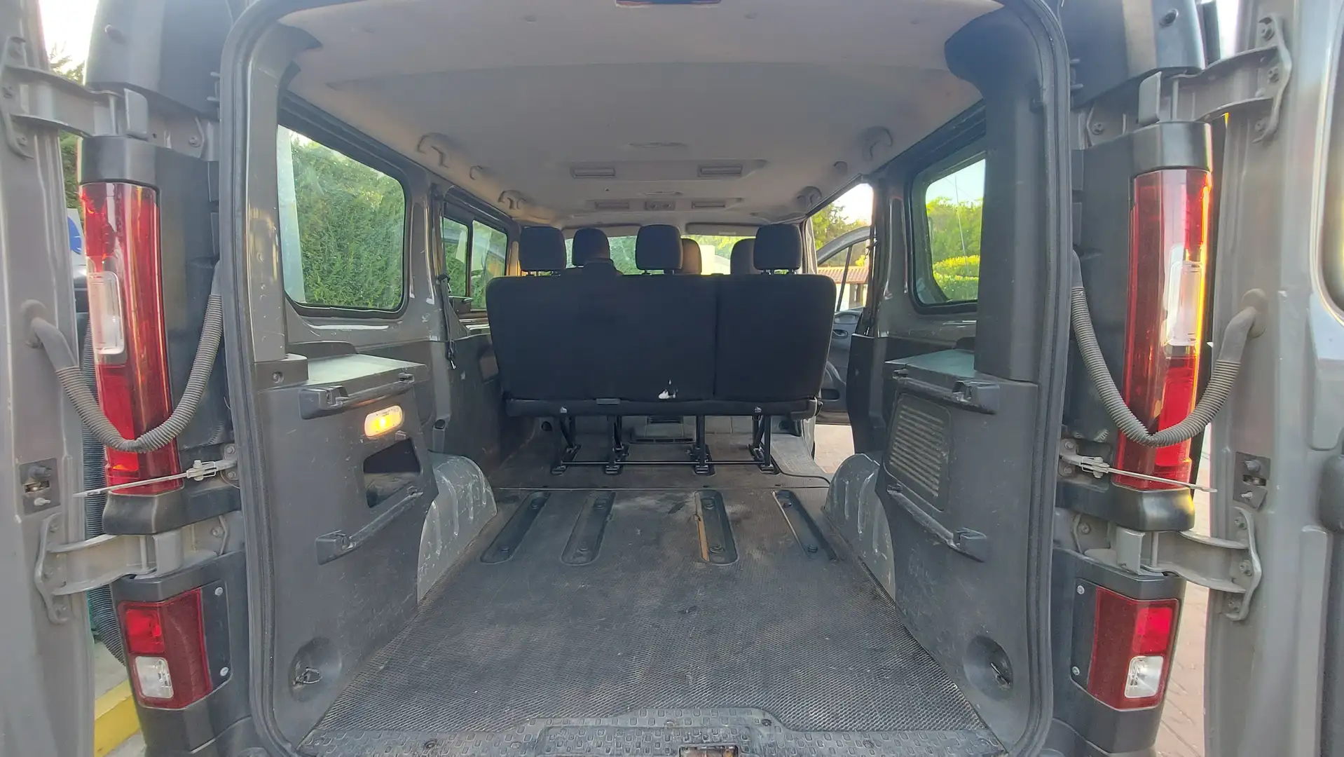 Opel Vivaro 1.6 CDTI 88kw 120cv - 6 POSTI Grigio - 2