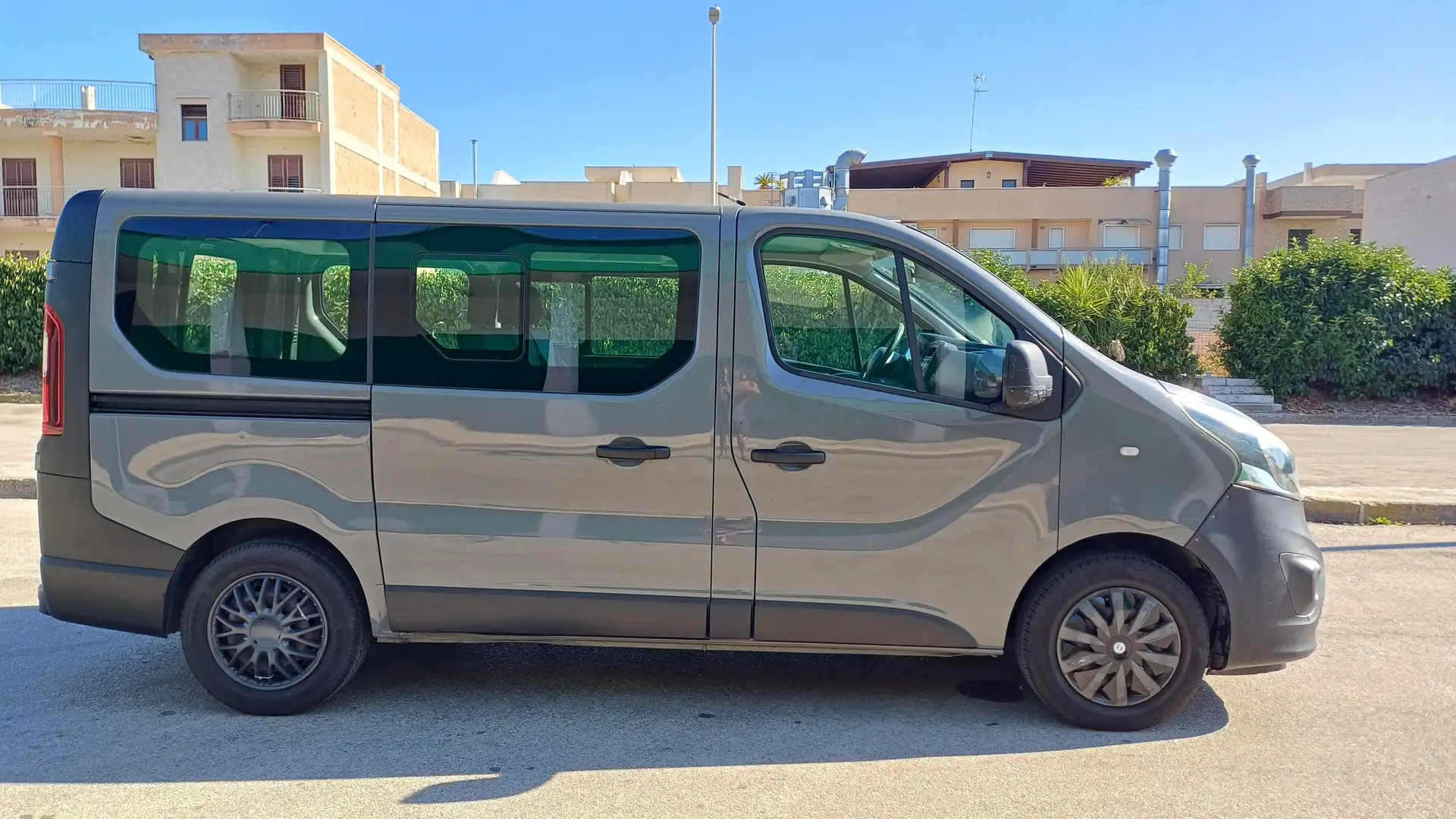 Opel Vivaro 1.6 CDTI 88kw 120cv - 6 POSTI Grigio - 1