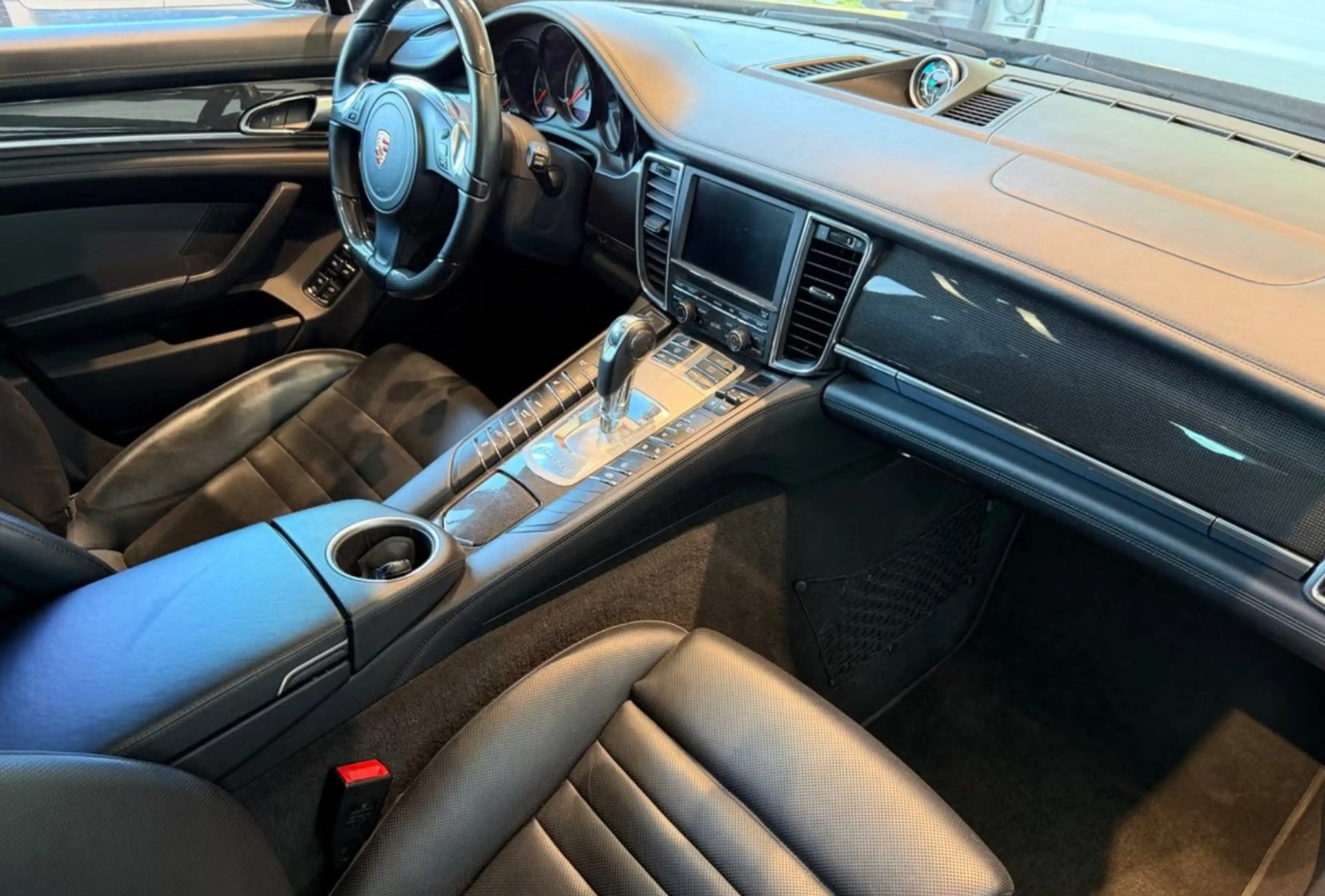 Porsche Panamera GTS — photo 10