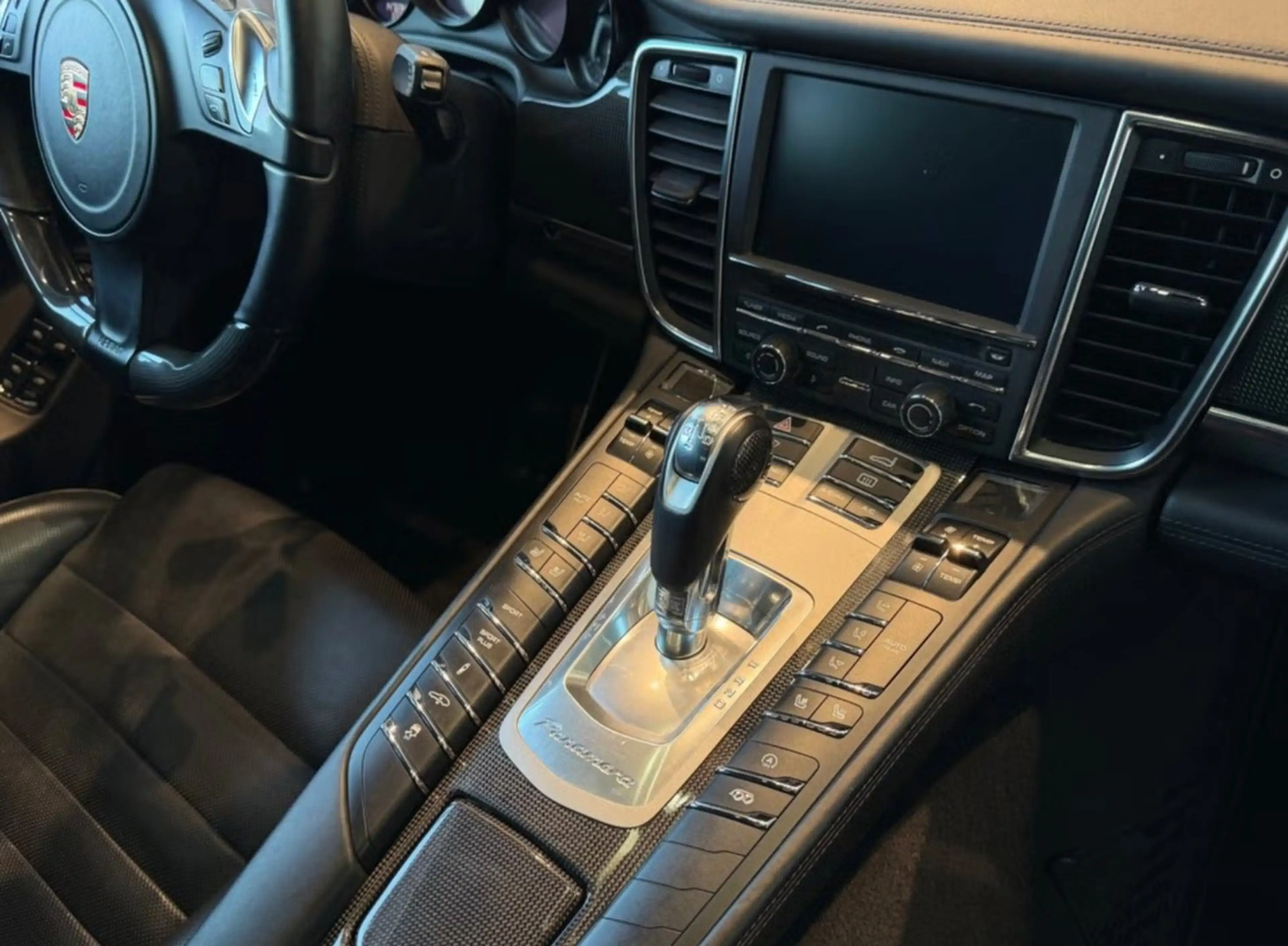 Porsche Panamera GTS — photo 9