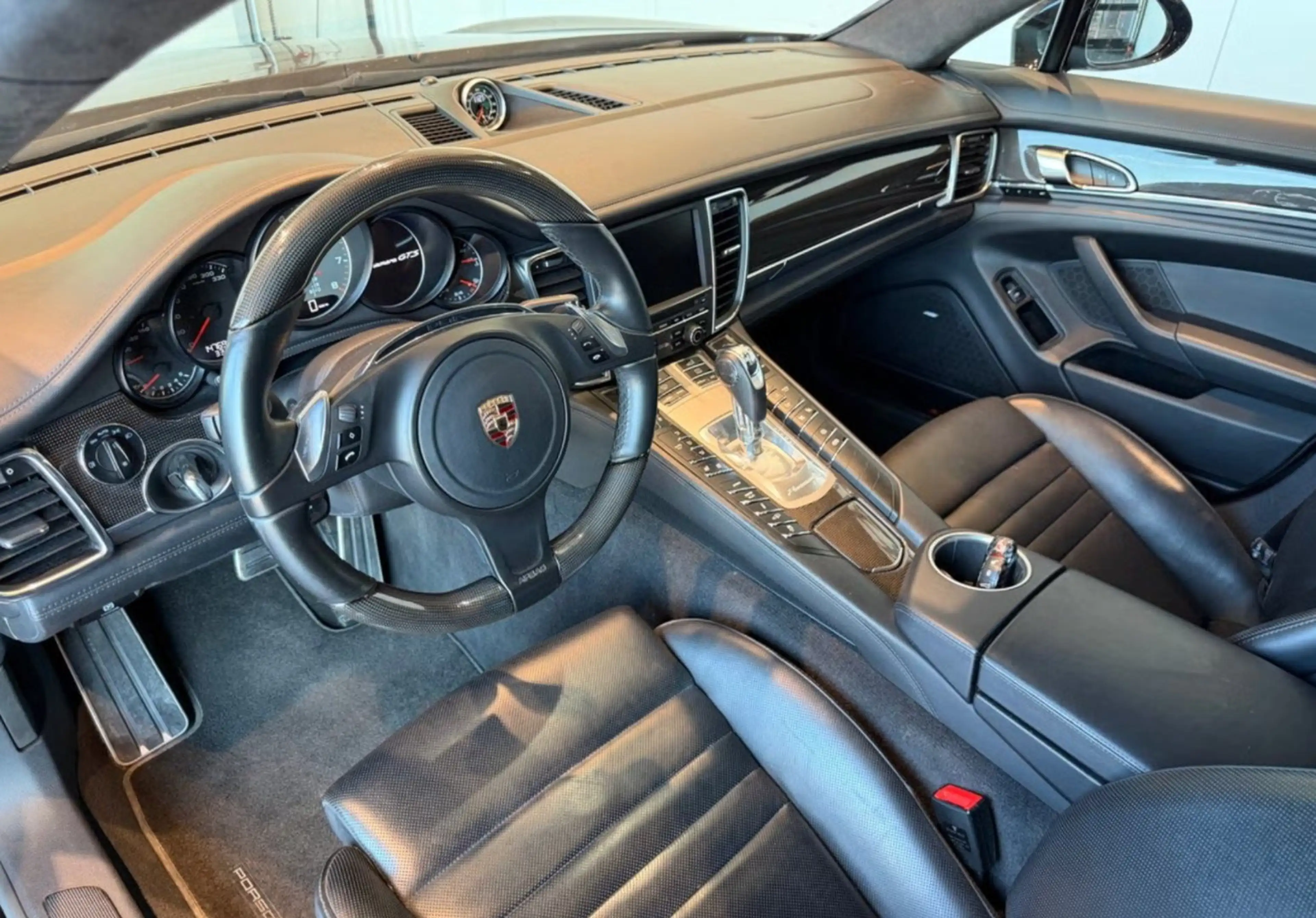 Porsche Panamera GTS — photo 14