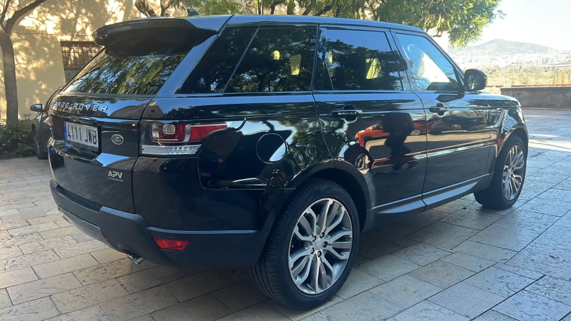 Land Rover Range Rover Sport 4.4SDV8 HSE Dynamic Aut. Černá - 2