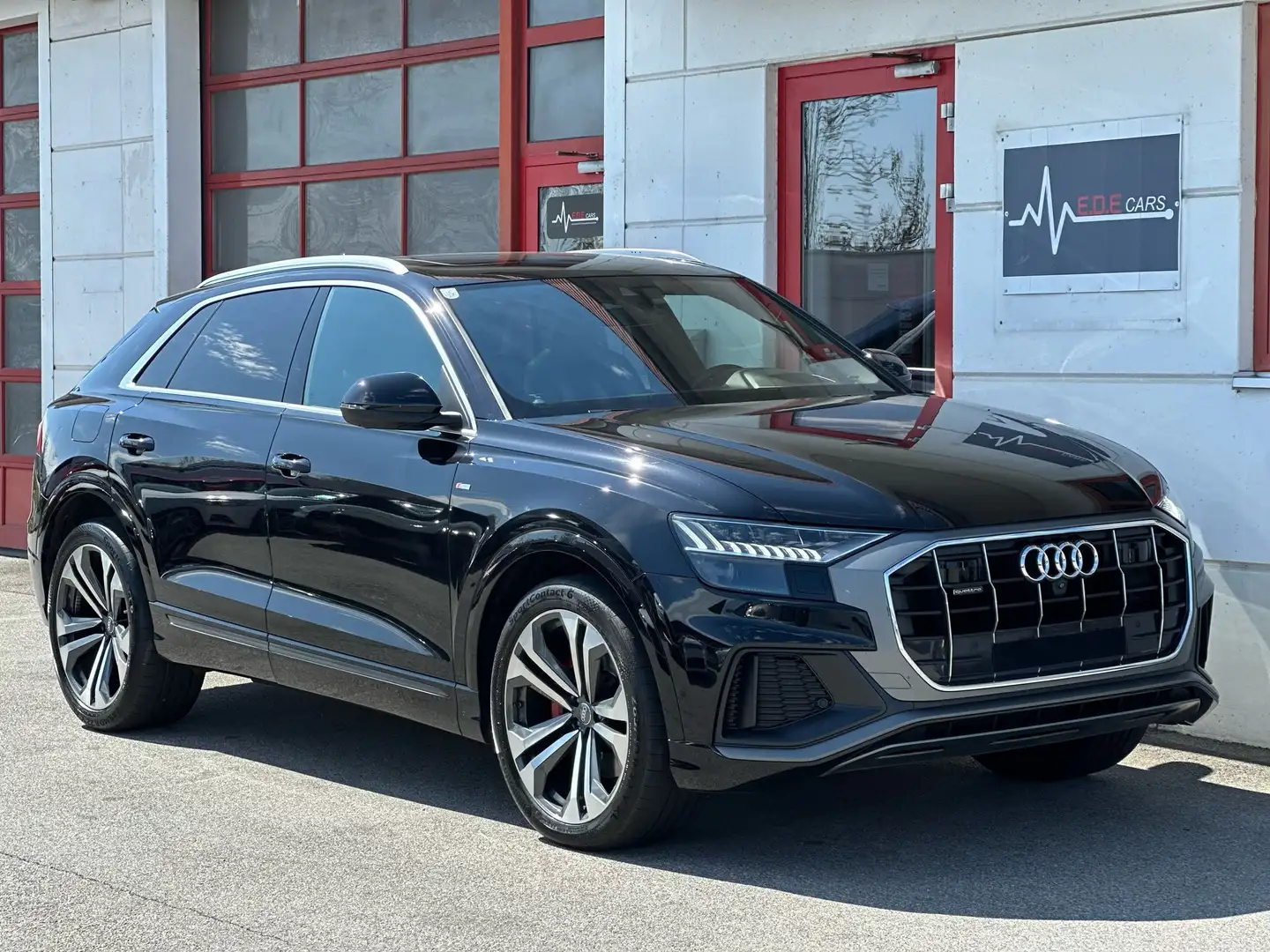 Audi Q8 50 TDI quattro S-Line Schwarz - 1