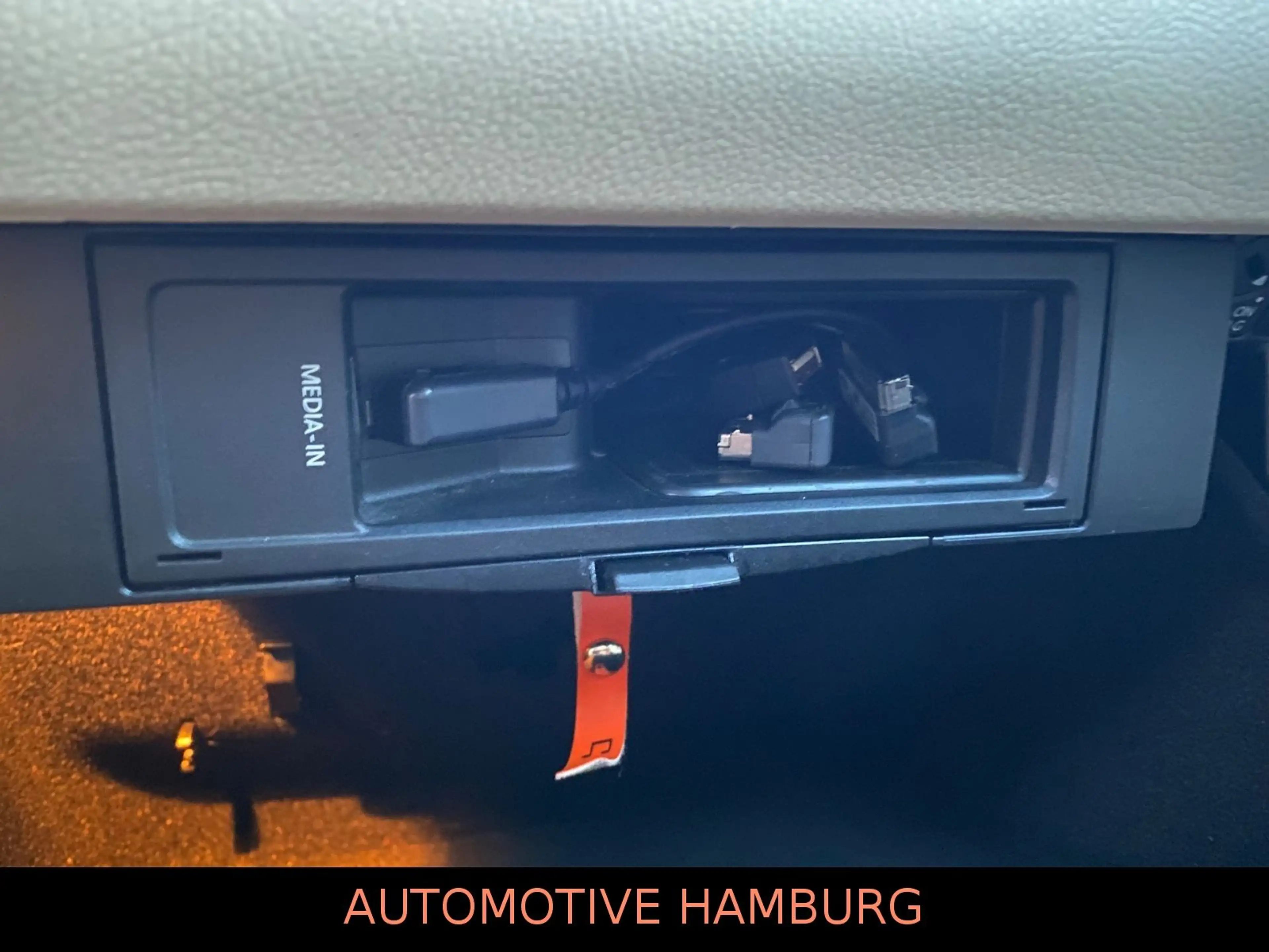 Volkswagen Passat CC 3.6 4M*Bi-Xenon*Leder*NAVI*Pano*StHZ — photo 38