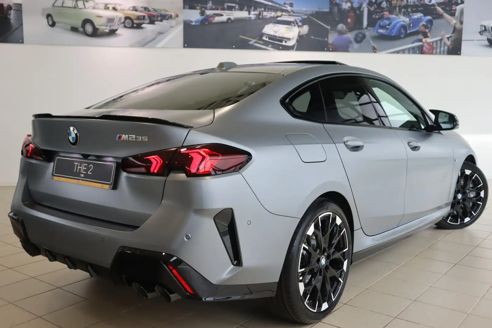 BMW 235 2 Serie Gran Coupé M235 xDrive | M Sportpakket Pro Grijs - 2