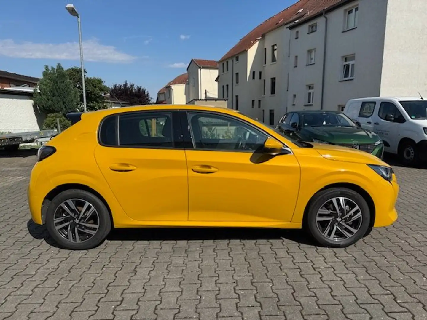 Peugeot 208 PureTech 100 EAT8 Allure Gelb - 2
