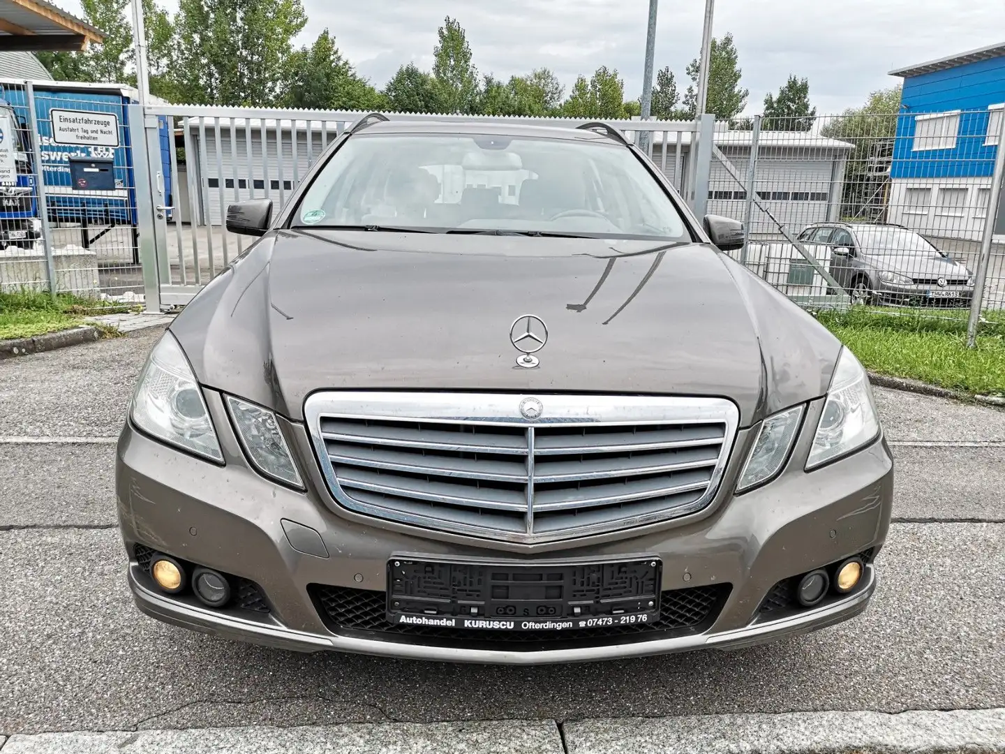 Mercedes-Benz E 220 CDI NAVI Automatik EL.Heckklappe ALU Felge Gris - 2