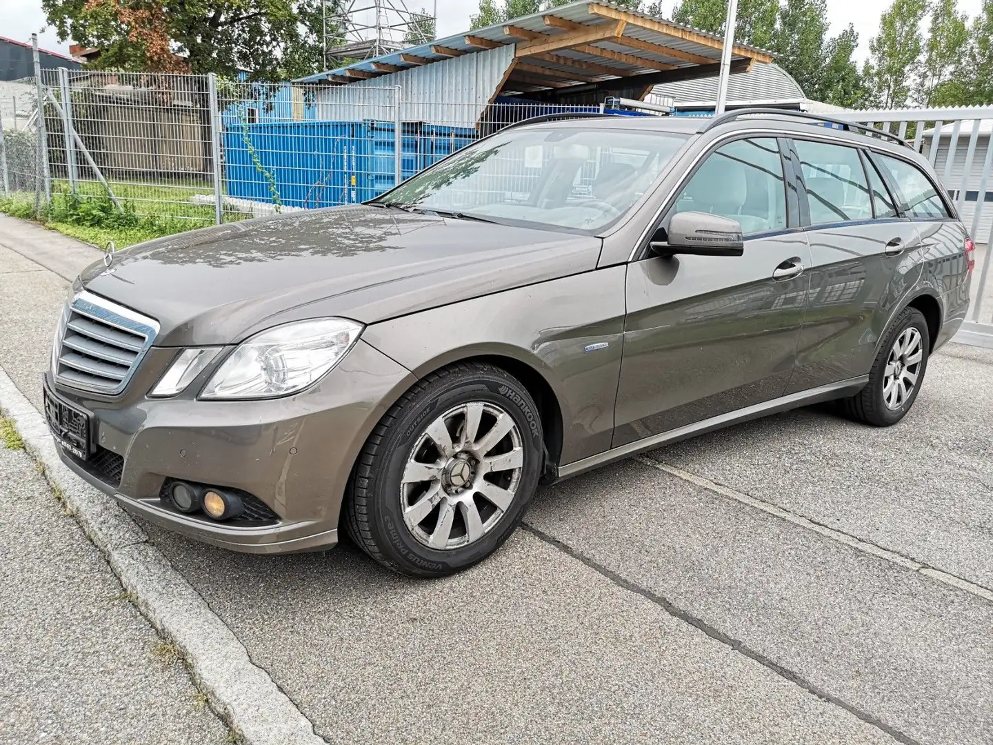 Mercedes-Benz E 220 CDI NAVI Automatik EL.Heckklappe ALU Felge Gris - 1