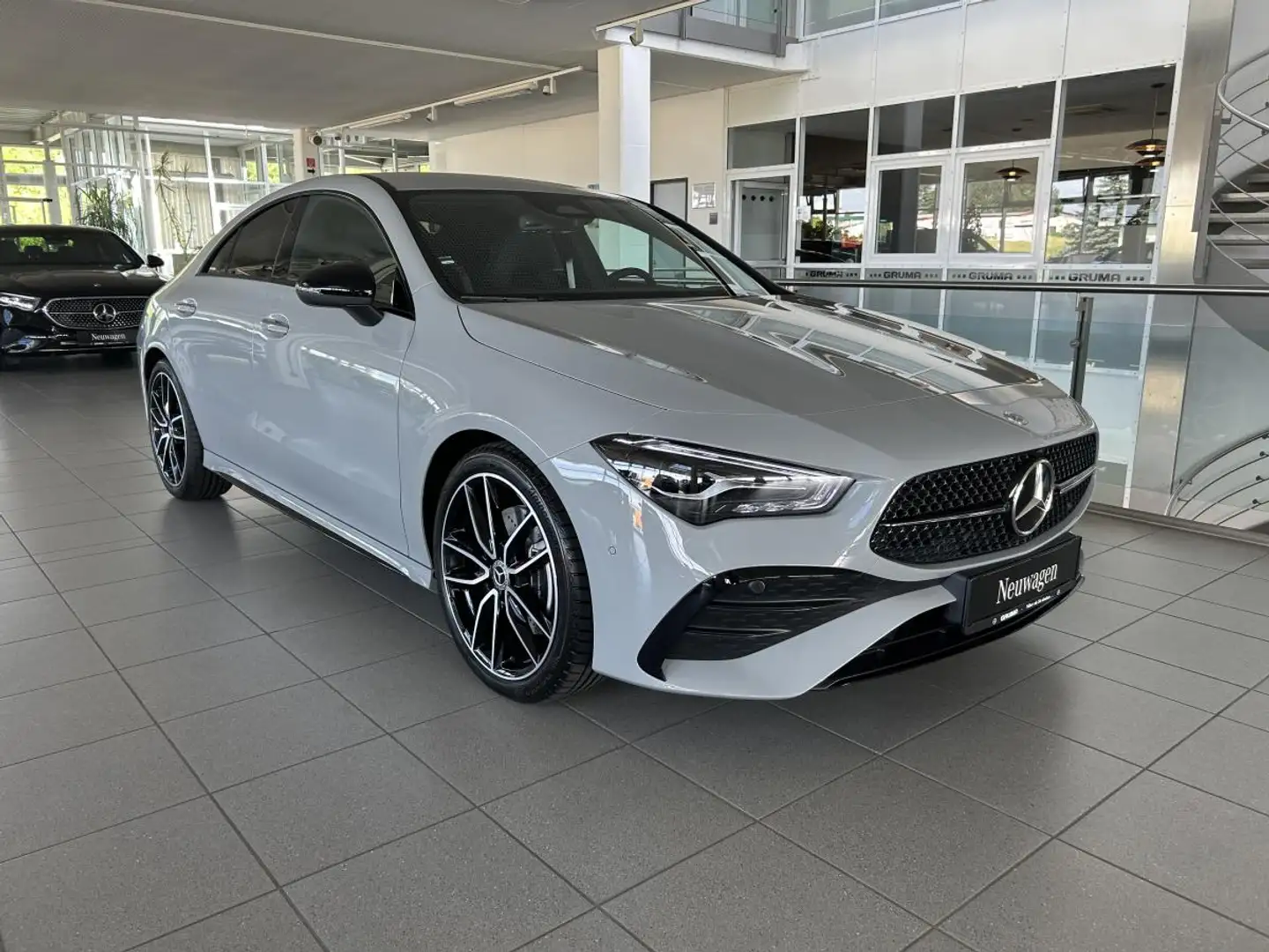 Mercedes-Benz CLA 200 d Coupé+Special Edition+AHK+KEYLESS+DISTRONIC+Wint Grau - 2