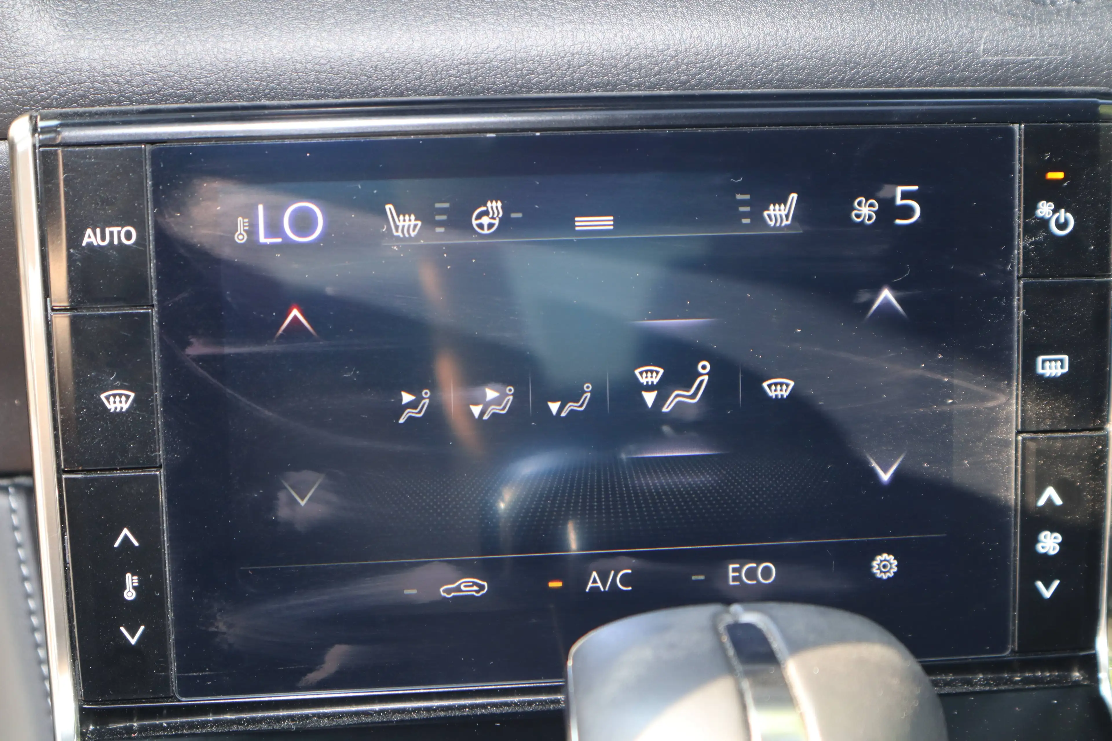 Mazda MX-30 MX-30 17.8 kWh e-SKYACTIV R-EV Makoto (125kW) — photo 14