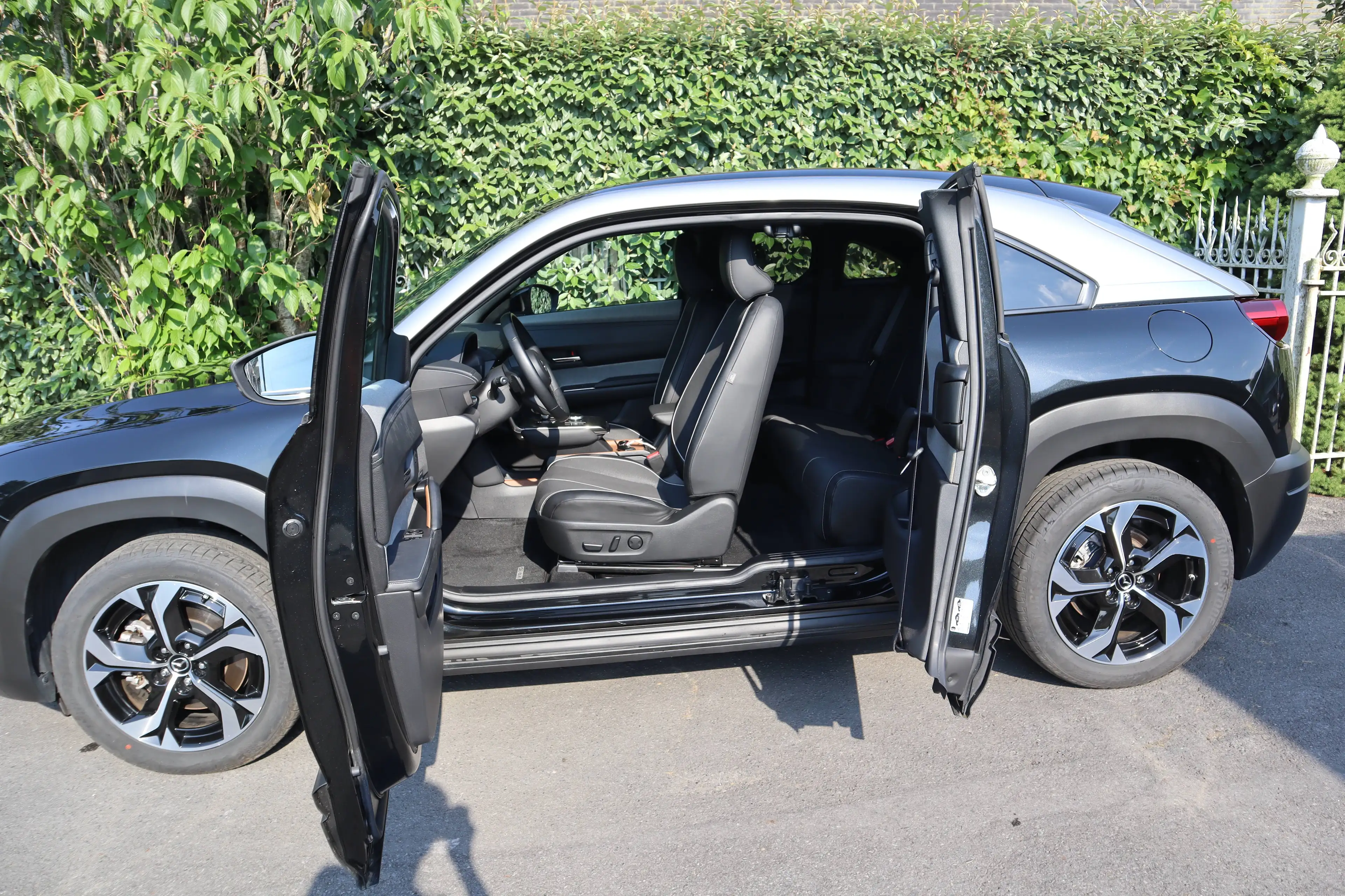 Mazda MX-30 MX-30 17.8 kWh e-SKYACTIV R-EV Makoto (125kW) — photo 3