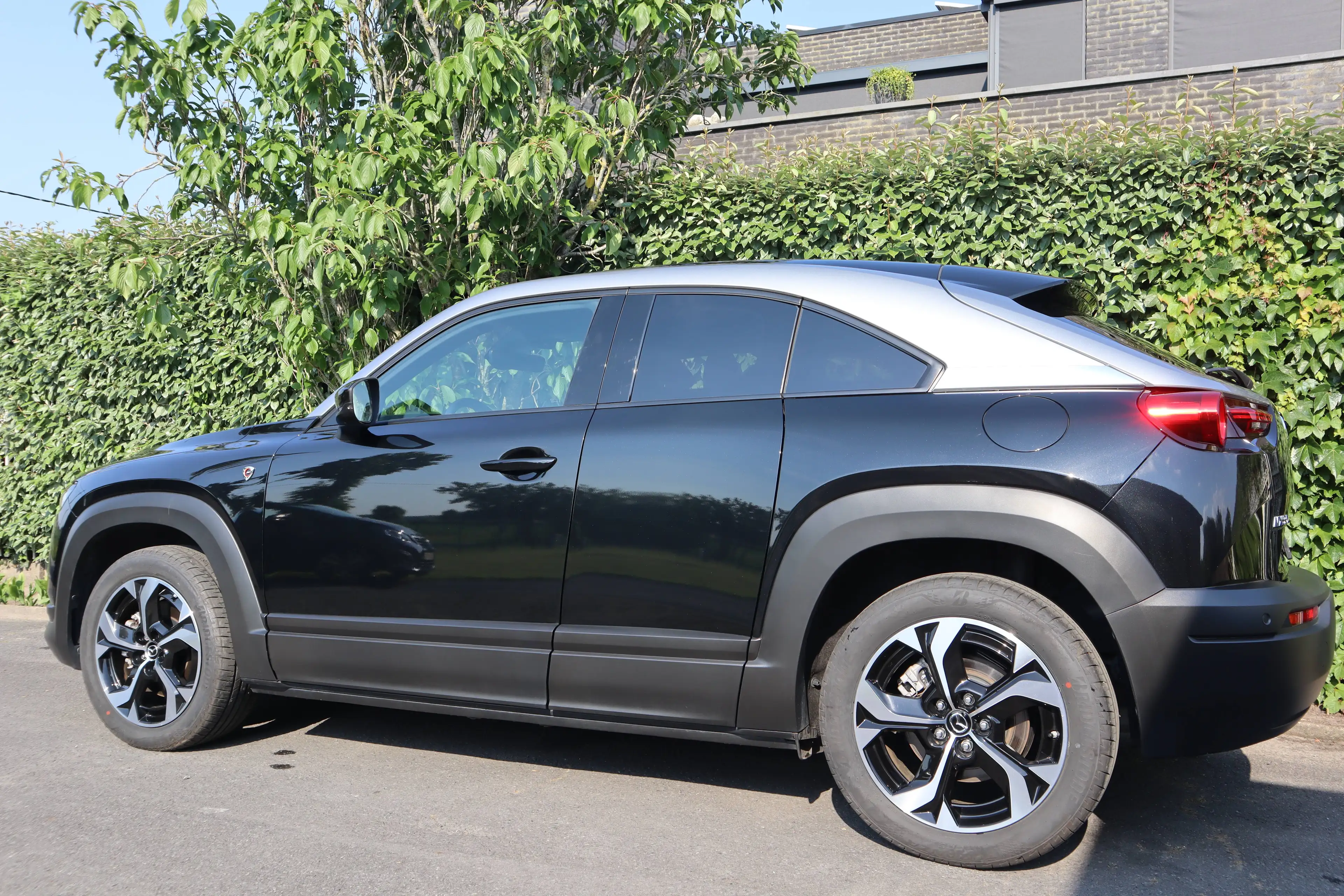 Mazda MX-30 MX-30 17.8 kWh e-SKYACTIV R-EV Makoto (125kW) — photo 2