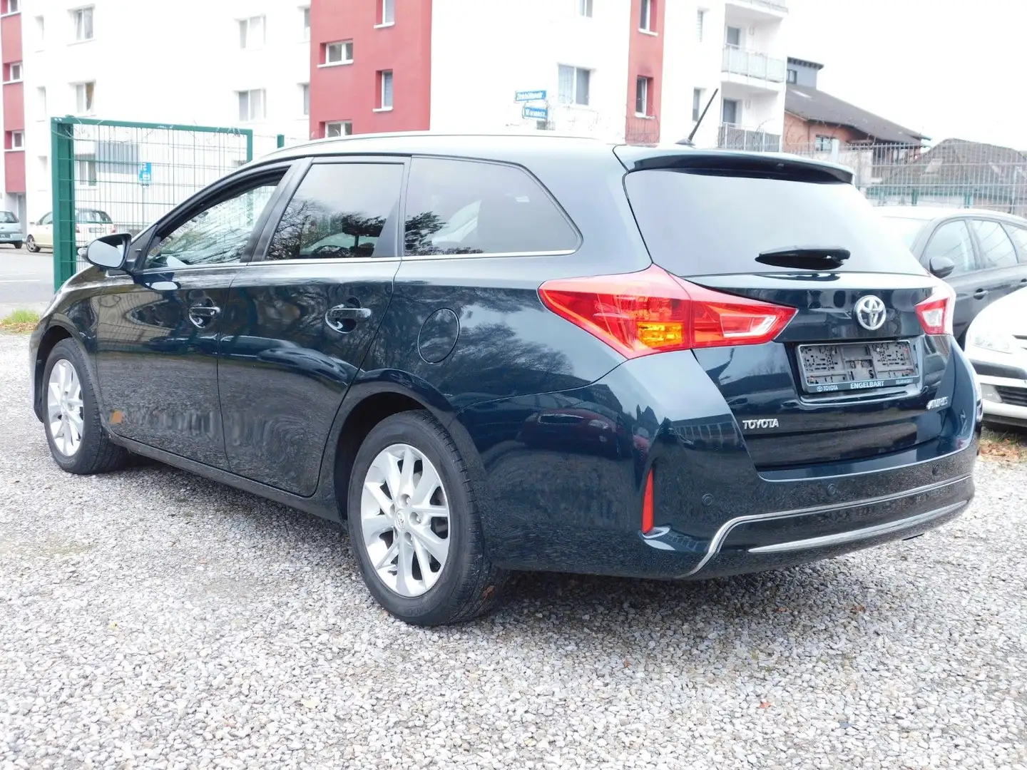 Toyota Auris Touring Sports Executive Schwarz - 2