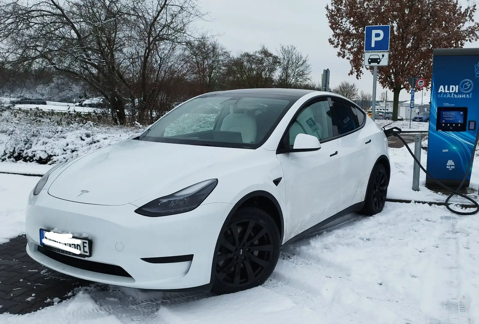 Tesla Model Y USt ausweisbar. AHK Restgarantie weißer Innenraum - 1