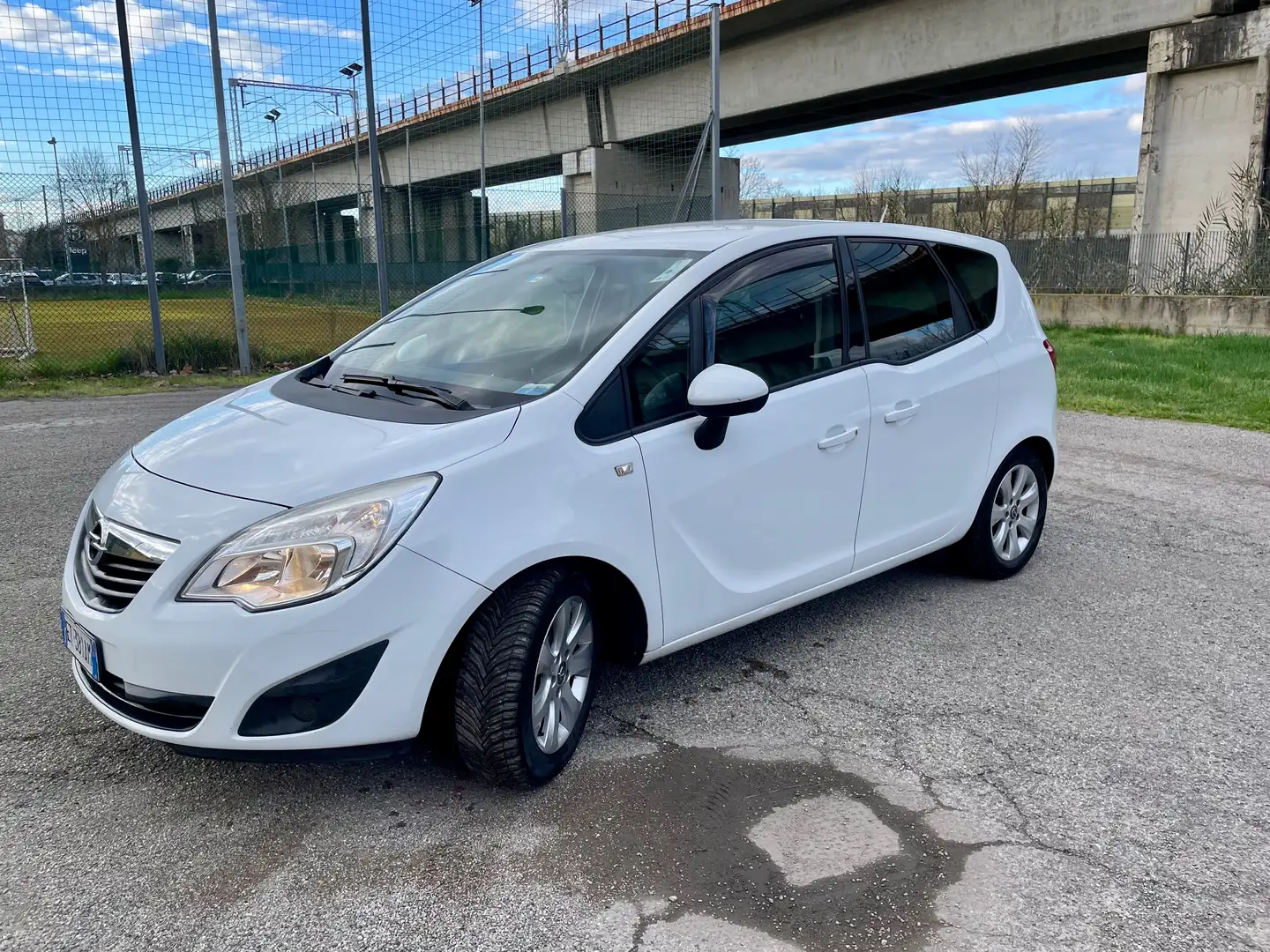 Opel Meriva Meriva 2013 1.4t GplTech 120cv Motore danneggiato Bianco - 1