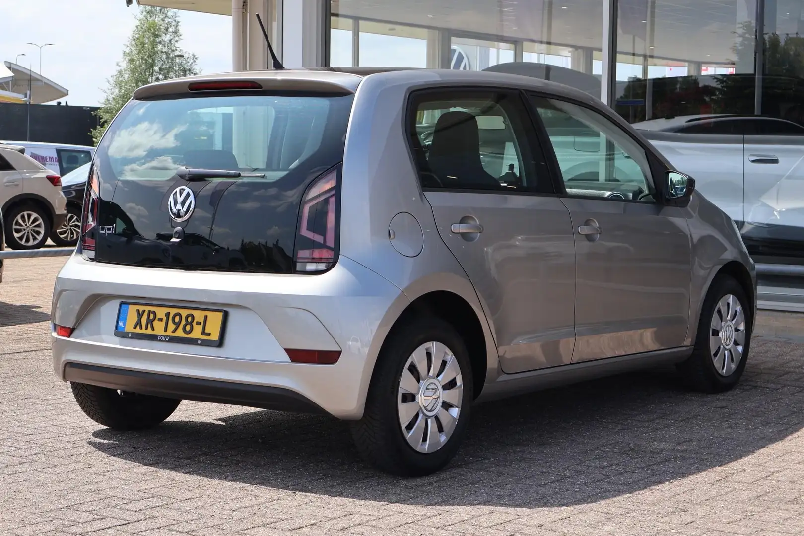 Volkswagen up! 1.0 60pk Move up! | Airco | Dakpakket | DAB radio Grau - 2