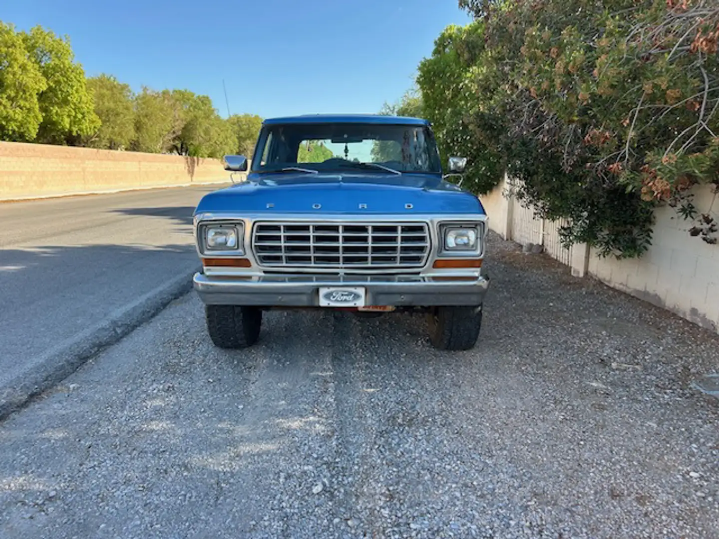 Ford Bronco XLT Blauw - 2