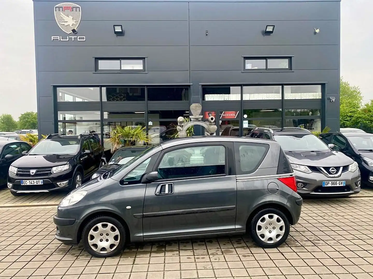 Peugeot 1007 1.4 HDI 70 ch Blue Lion Trendy Šedá - 1