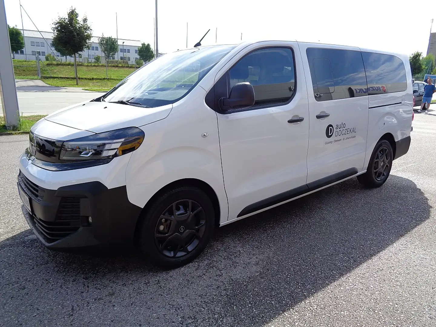 Opel Vivaro Kombi 2,0 Diesel S&S XL Aut. Weiß - 1