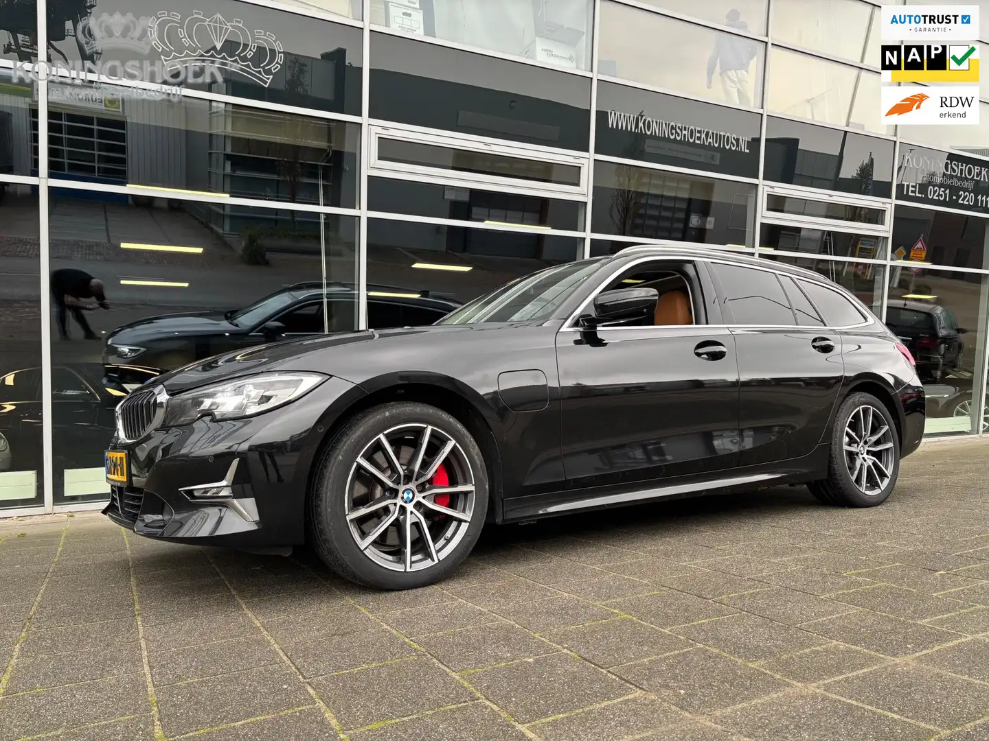 BMW 330 3-serie 330e High Executive Schwarz - 1