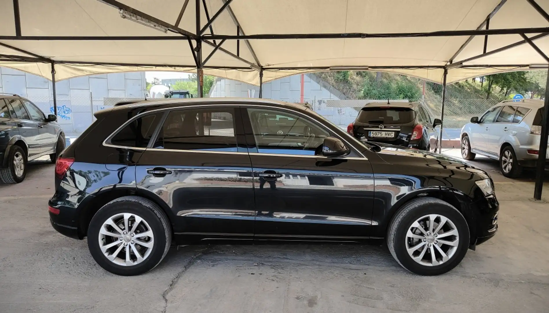 Audi Q5 2.0TDI quattro Advance 177 Schwarz - 2
