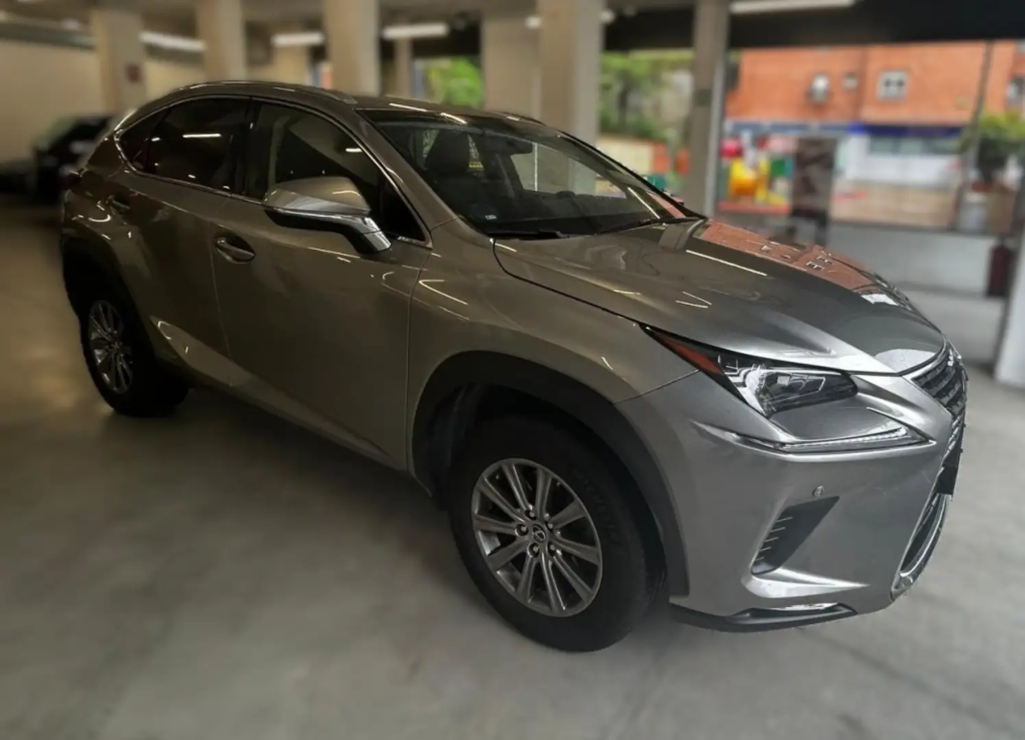 Lexus NX 300 300h Business Navigation 2WD Gris - 2