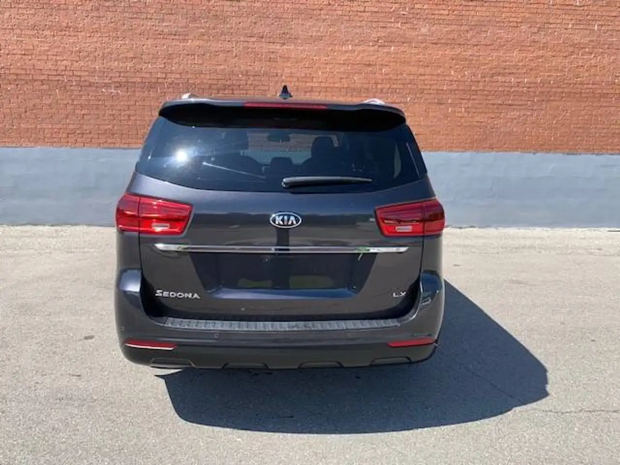 Kia Sedona снимка Kia Sedona