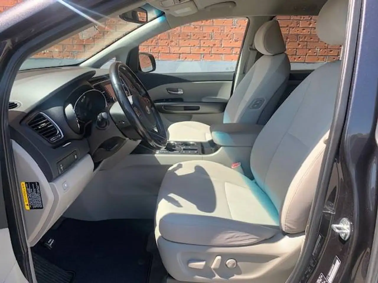 Kia Sedona снимка Kia Sedona