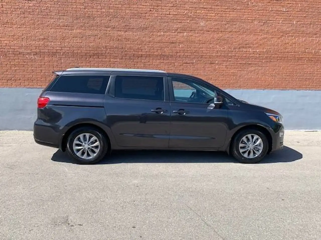 Kia Sedona снимка Kia Sedona