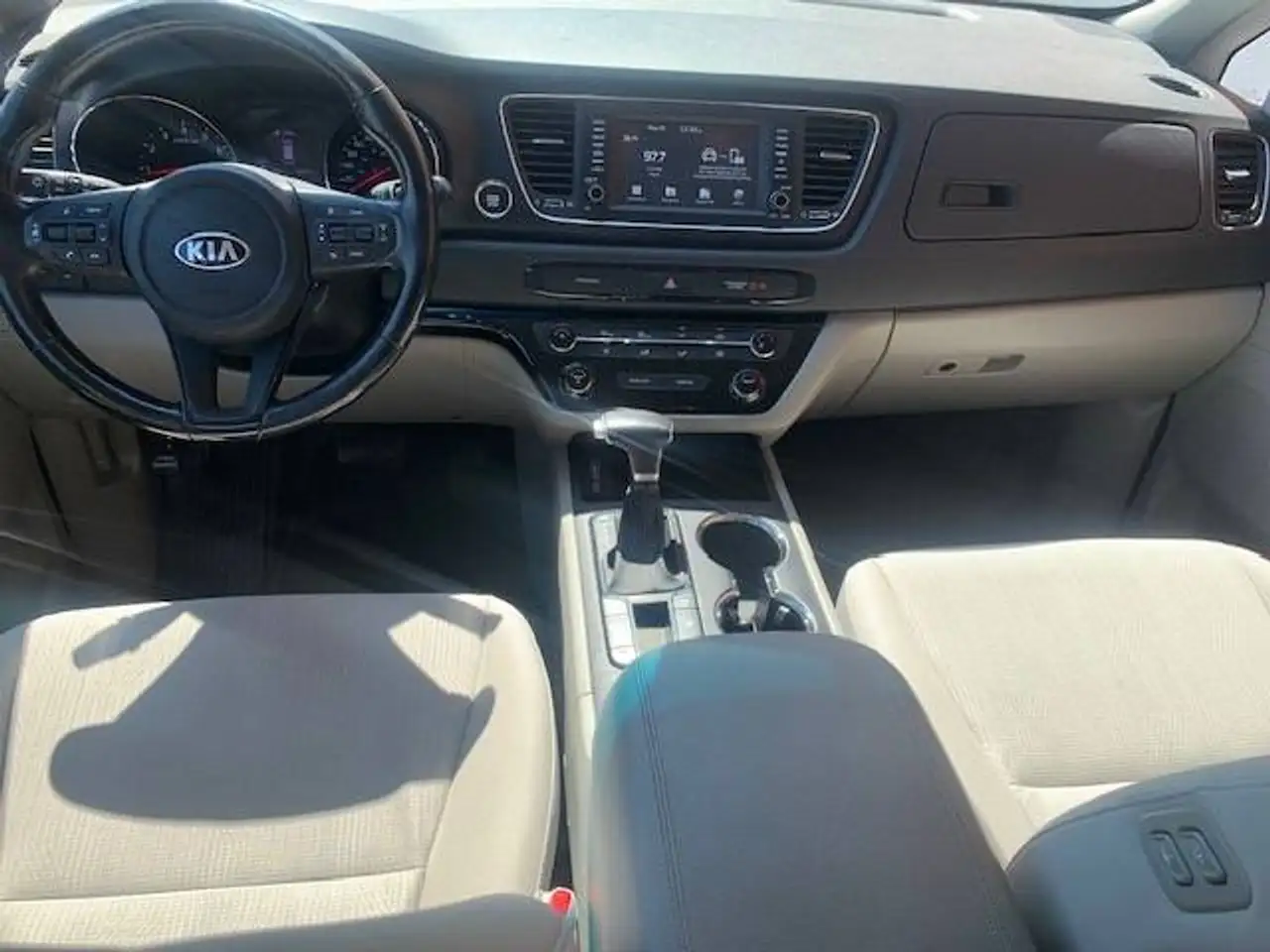 Kia Sedona снимка Kia Sedona