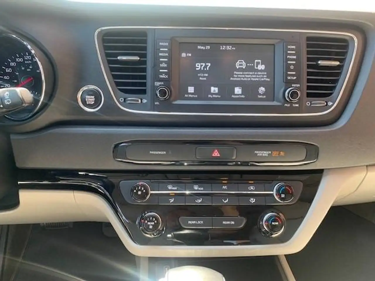 Kia Sedona снимка Kia Sedona