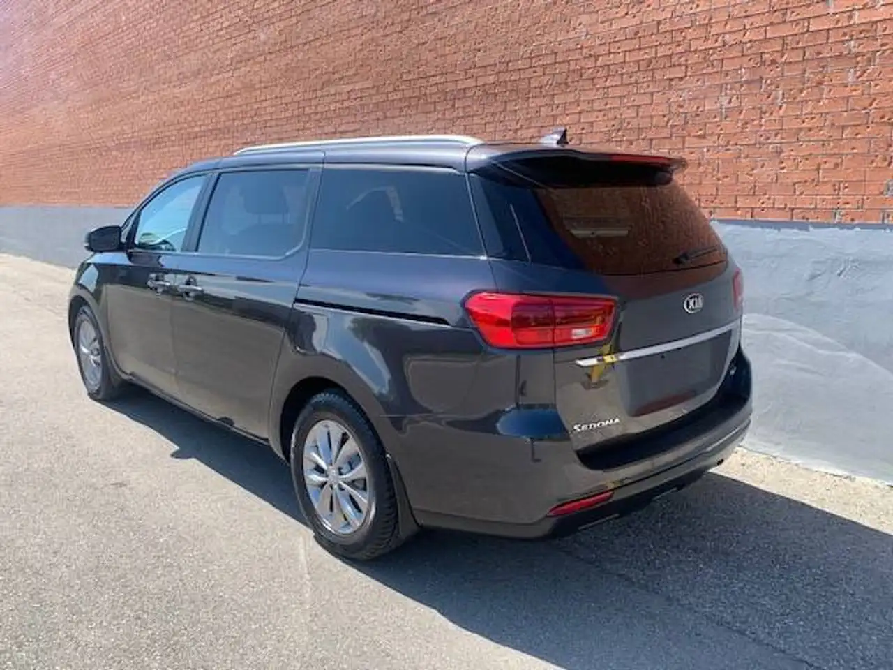 Kia Sedona снимка Kia Sedona