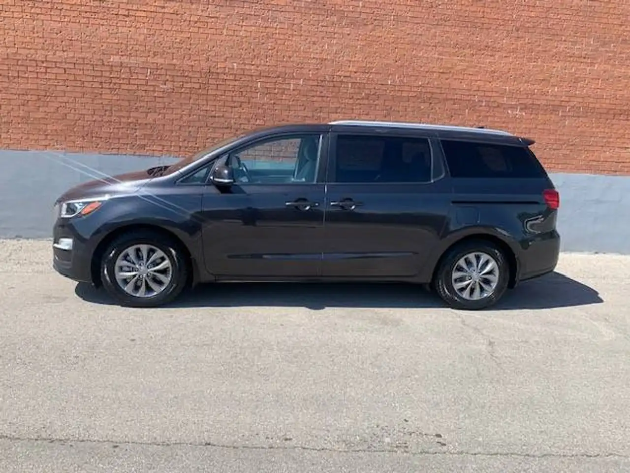 Kia Sedona снимка Kia Sedona
