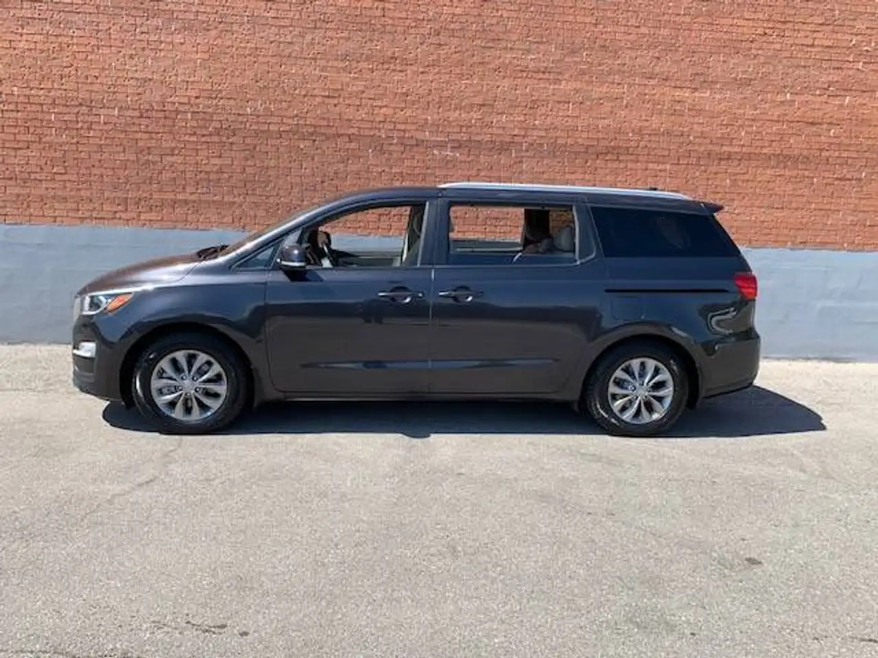 Kia Sedona снимка Kia Sedona