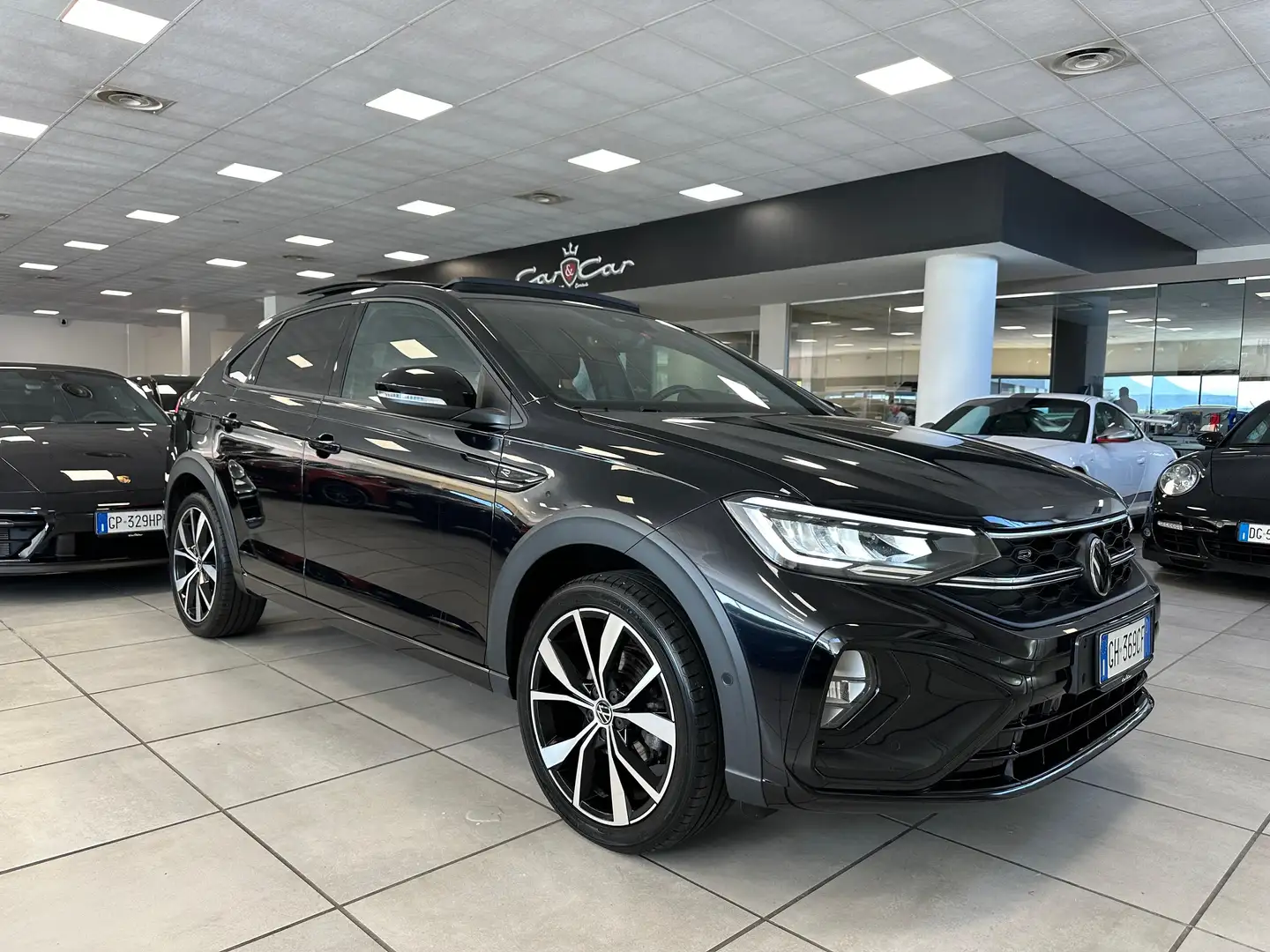 Volkswagen Taigo 1.0 tsi R-Line 110cv  ** TETTO APRIBILE ** Nero - 1