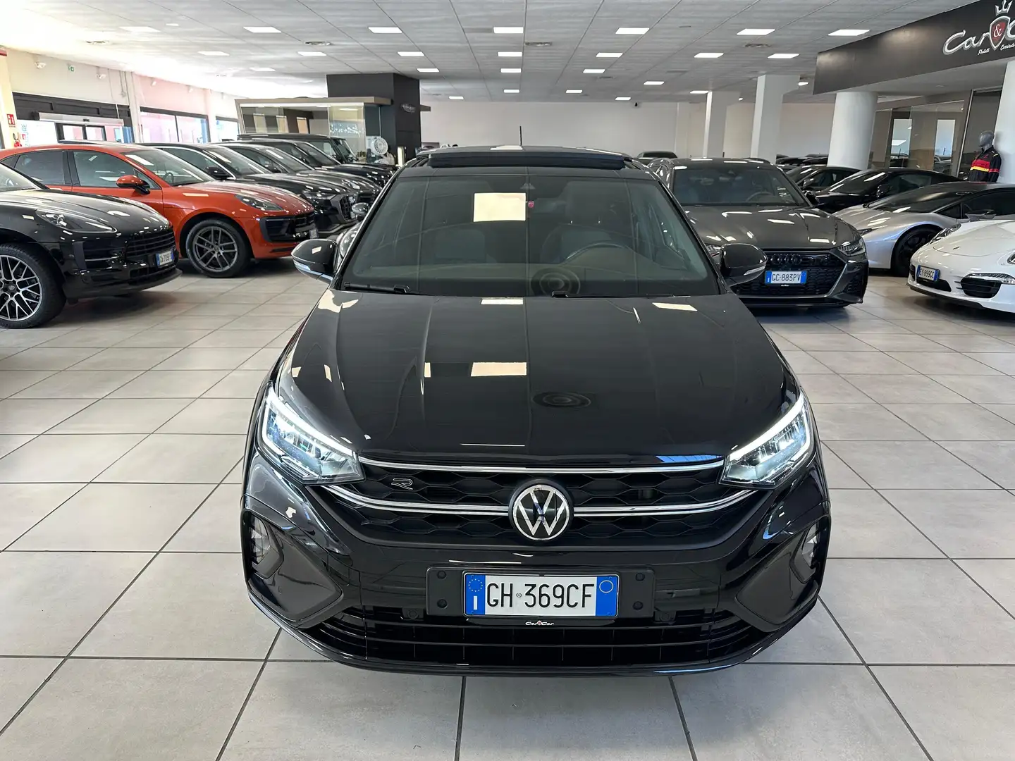 Volkswagen Taigo 1.0 tsi R-Line 110cv  ** TETTO APRIBILE ** Nero - 2