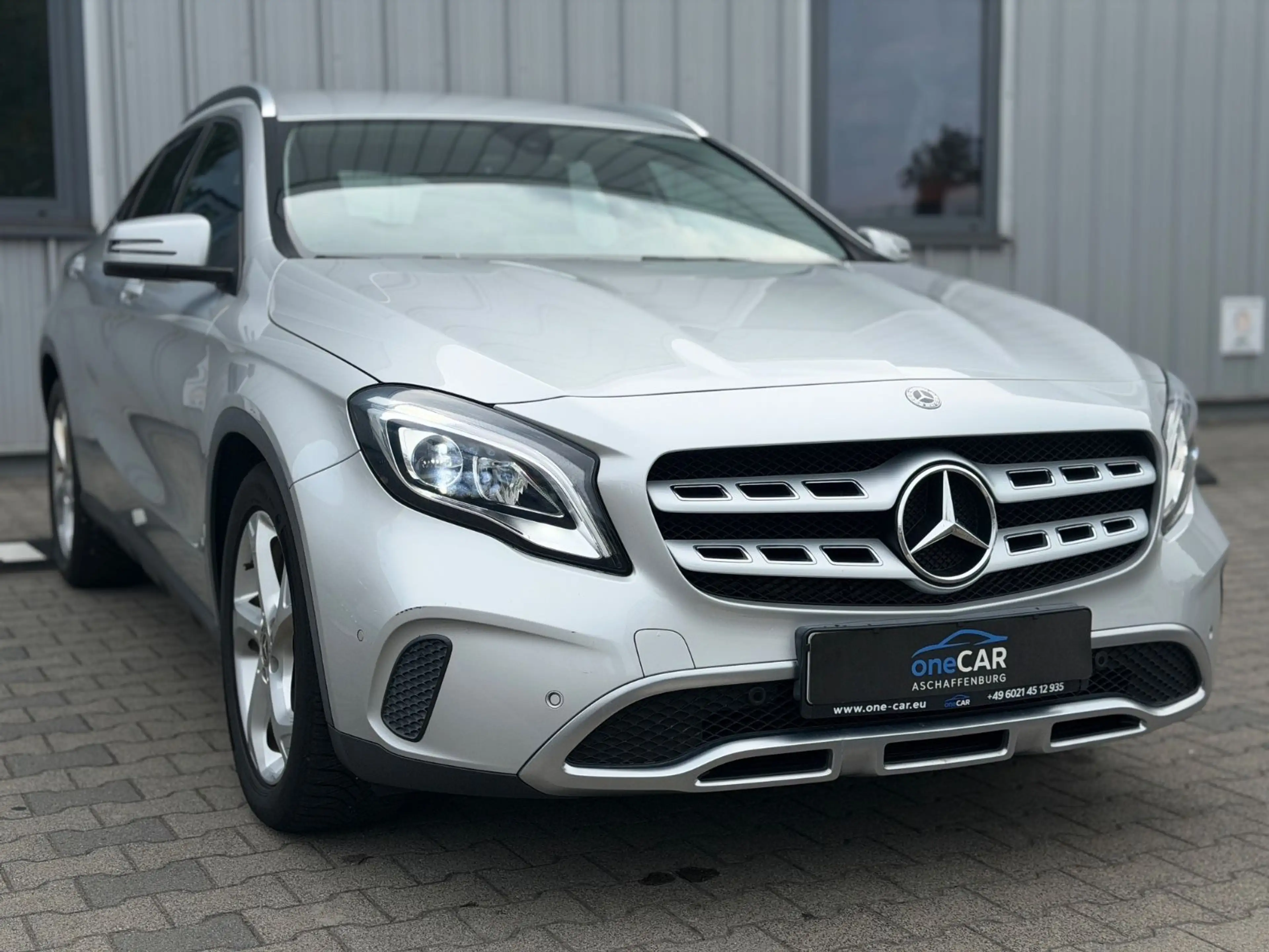 Mercedes-Benz GLA 180 Urban 7G-Tronic Leder Comand Kamera LED — photo 8