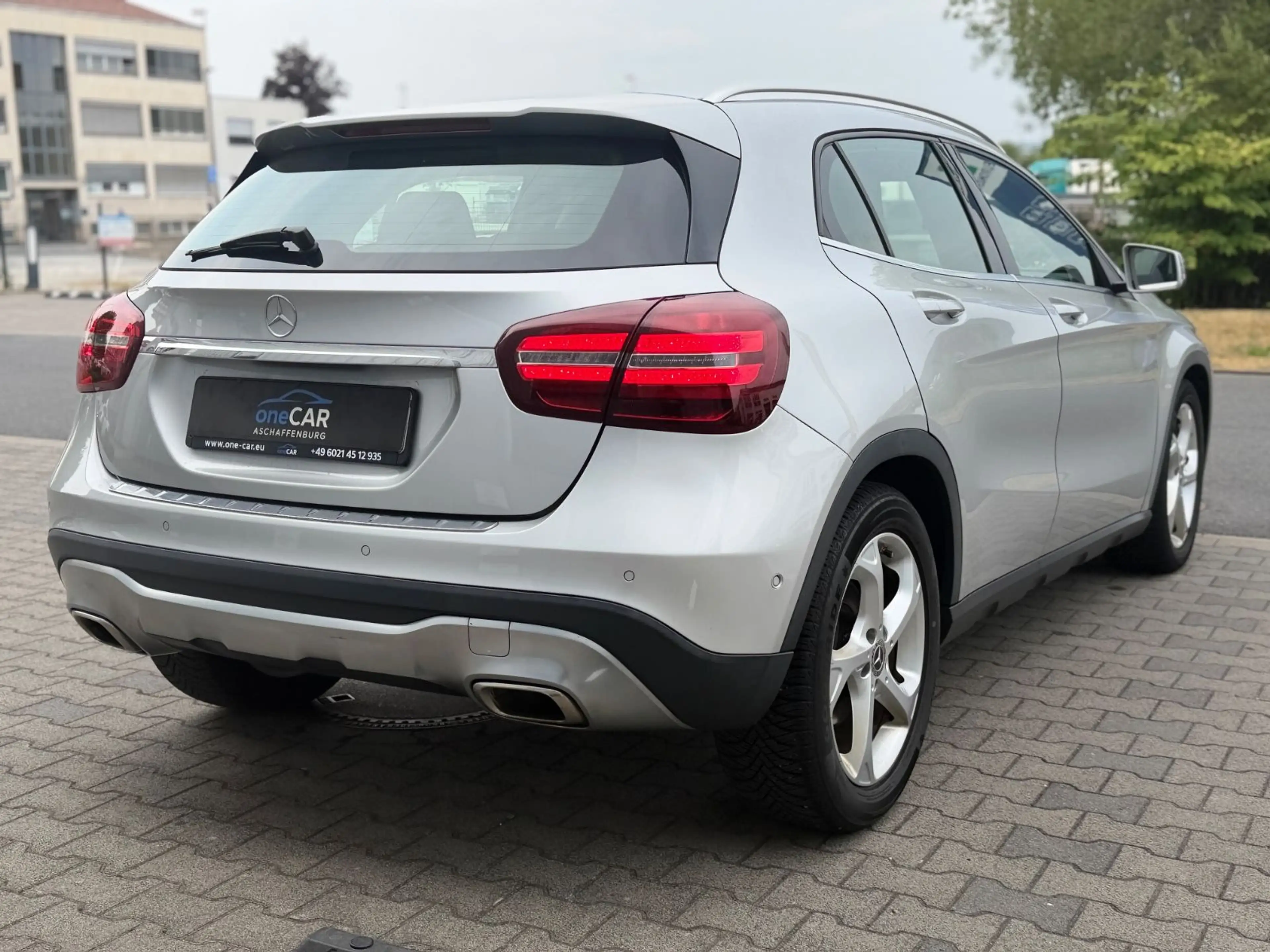 Mercedes-Benz GLA 180 Urban 7G-Tronic Leder Comand Kamera LED — photo 2