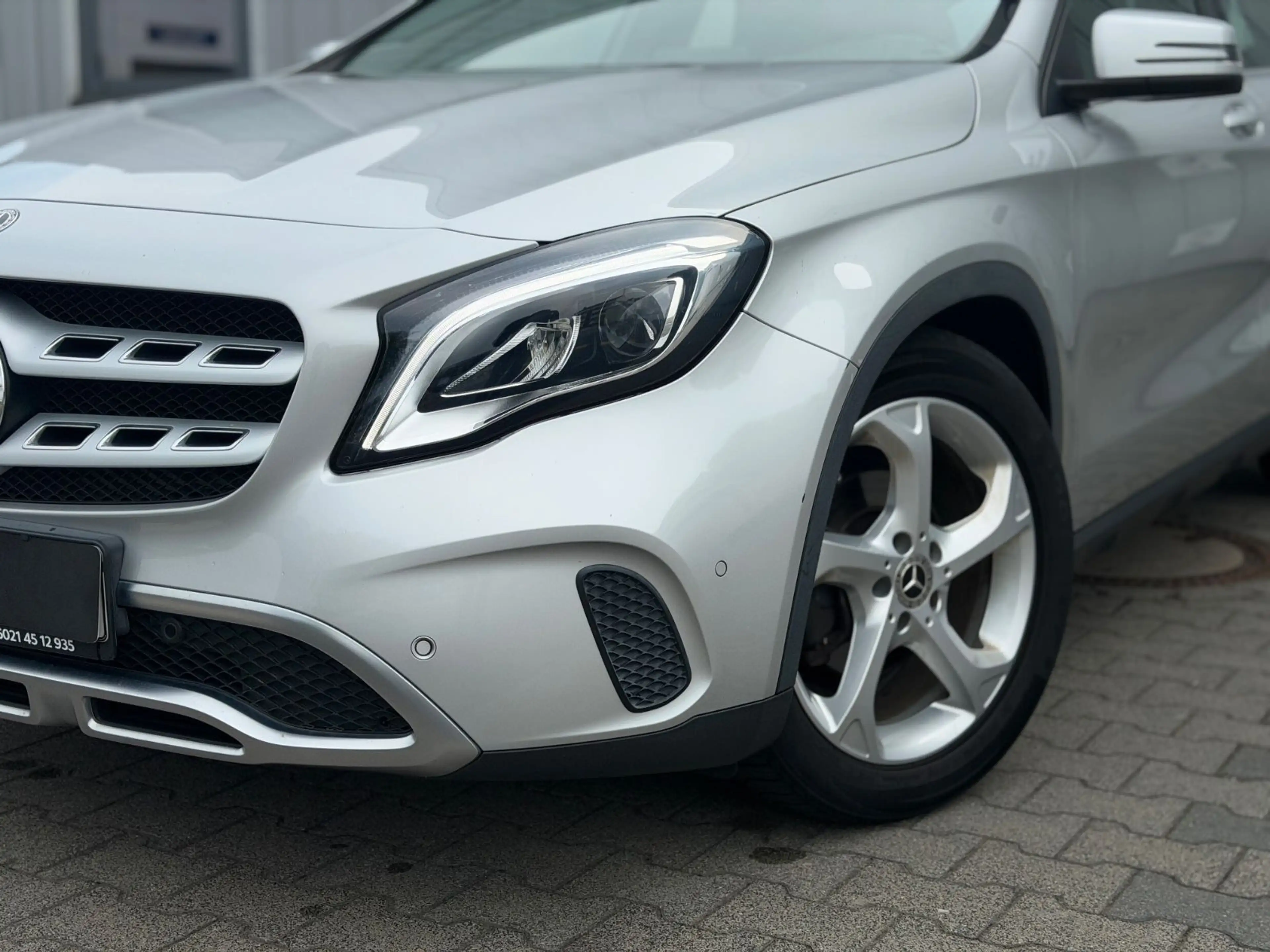 Mercedes-Benz GLA 180 Urban 7G-Tronic Leder Comand Kamera LED — photo 6