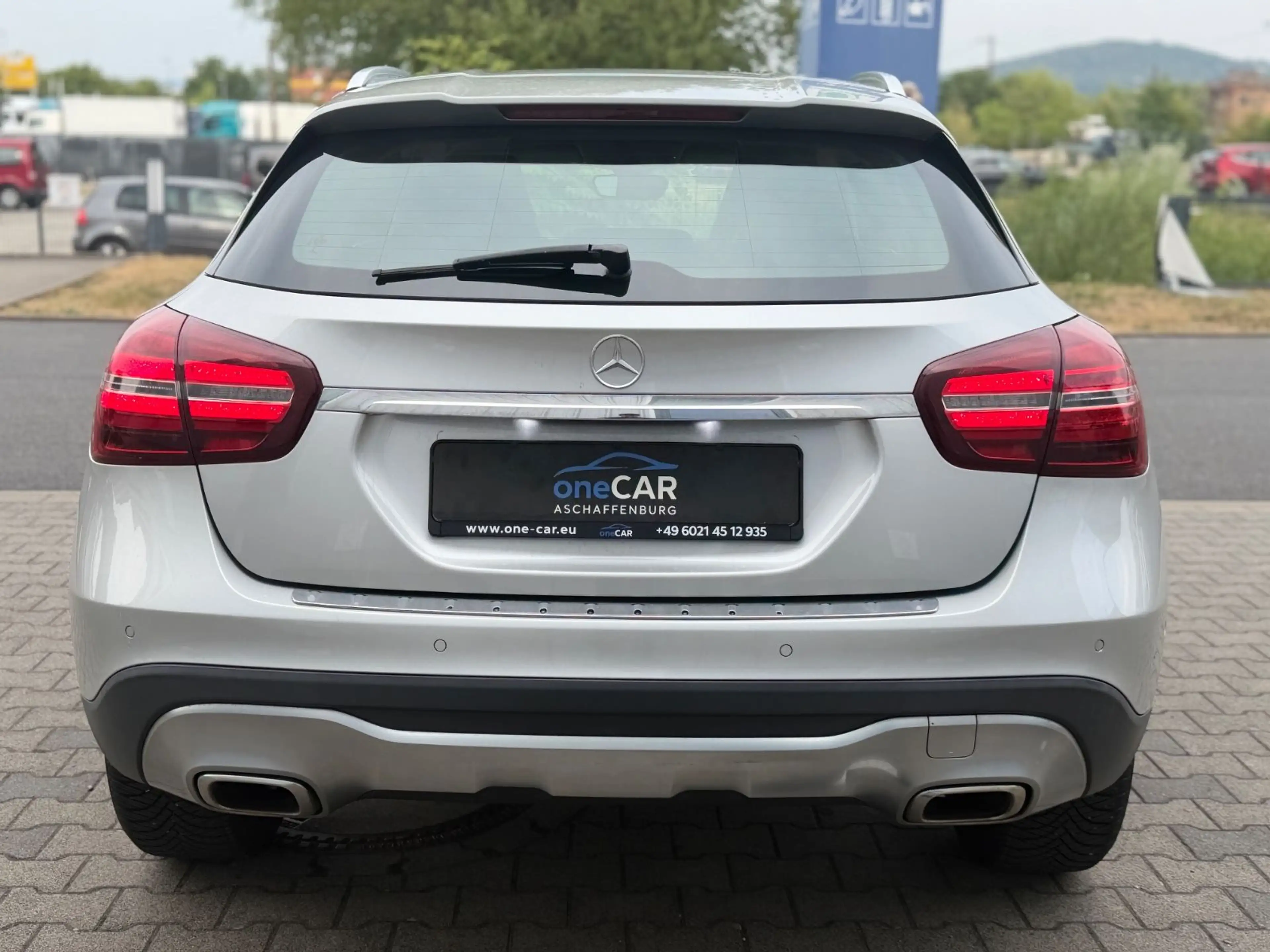 Mercedes-Benz GLA 180 Urban 7G-Tronic Leder Comand Kamera LED — photo 10