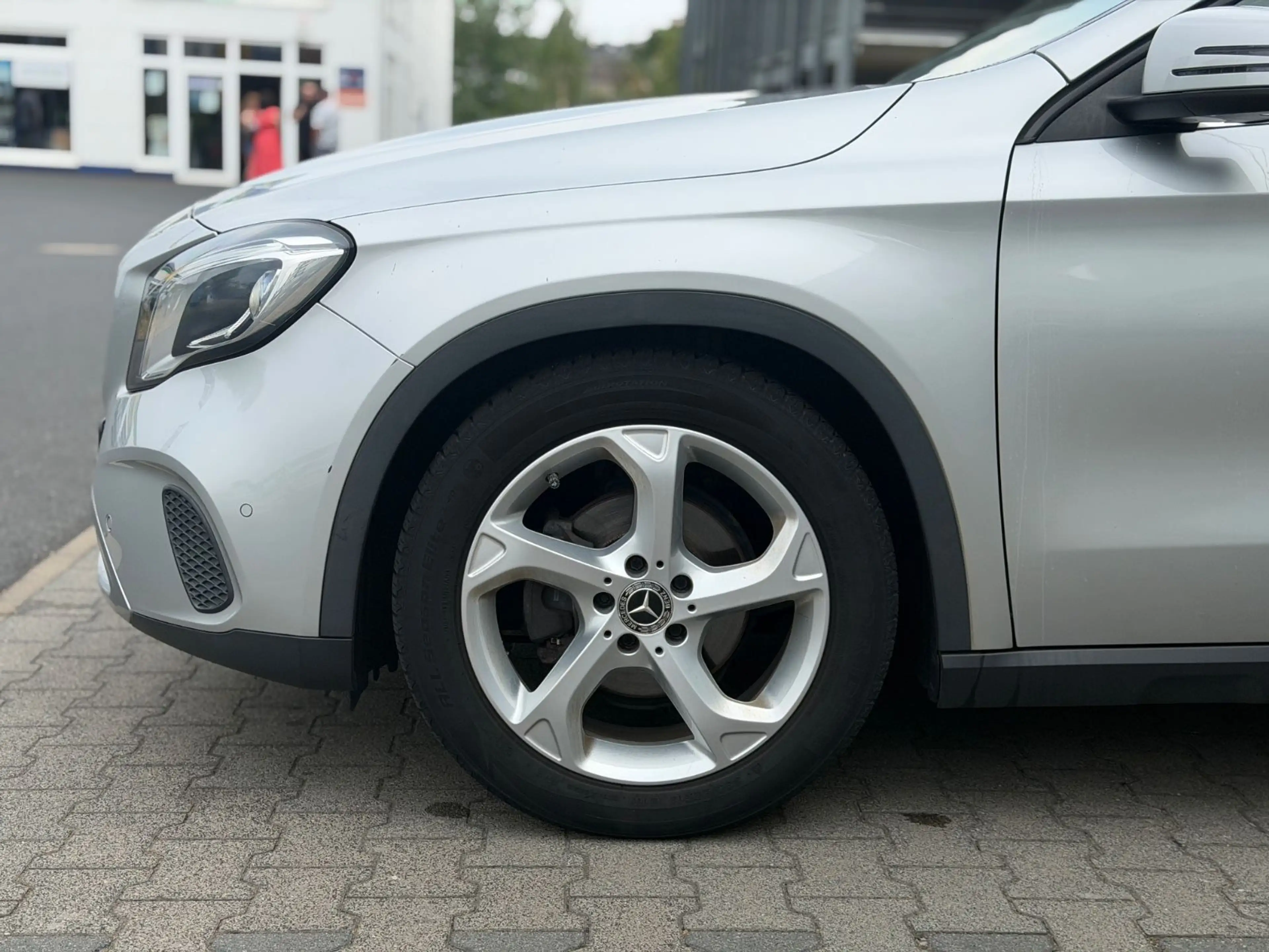 Mercedes-Benz GLA 180 Urban 7G-Tronic Leder Comand Kamera LED — photo 13