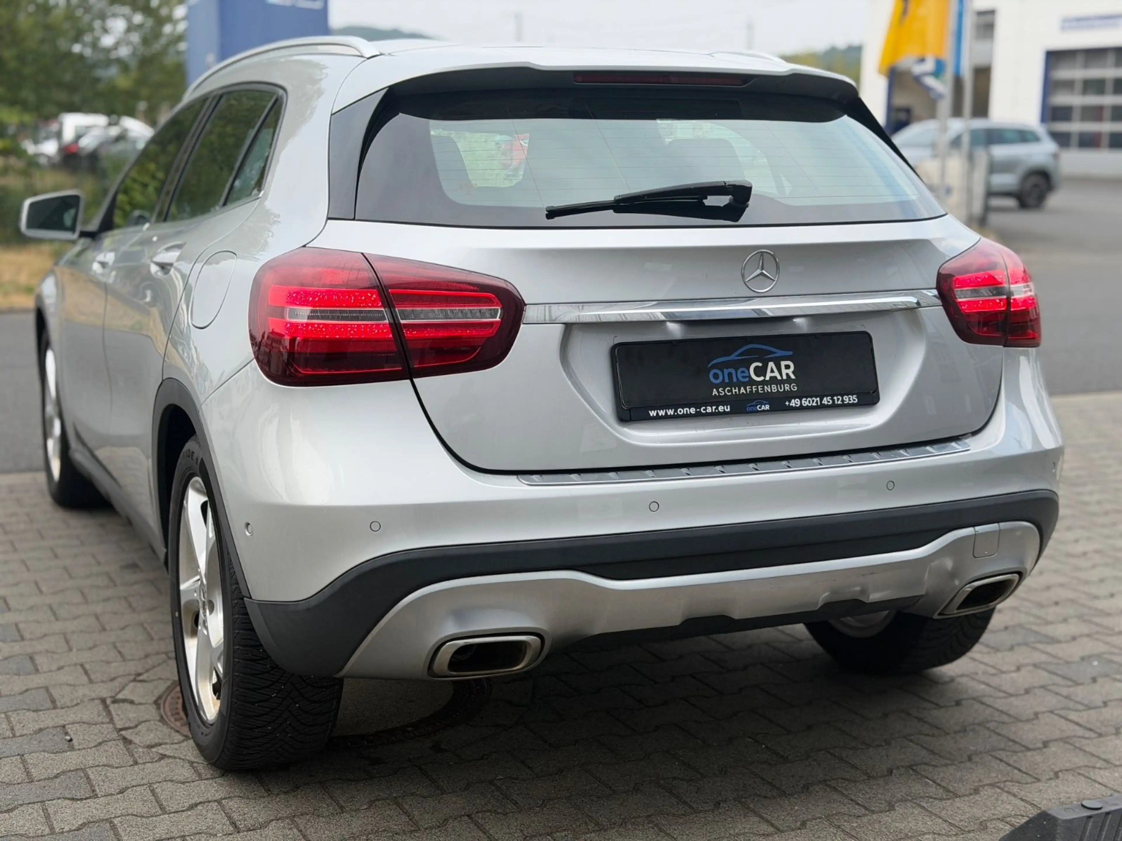 Mercedes-Benz GLA 180 Urban 7G-Tronic Leder Comand Kamera LED — photo 11