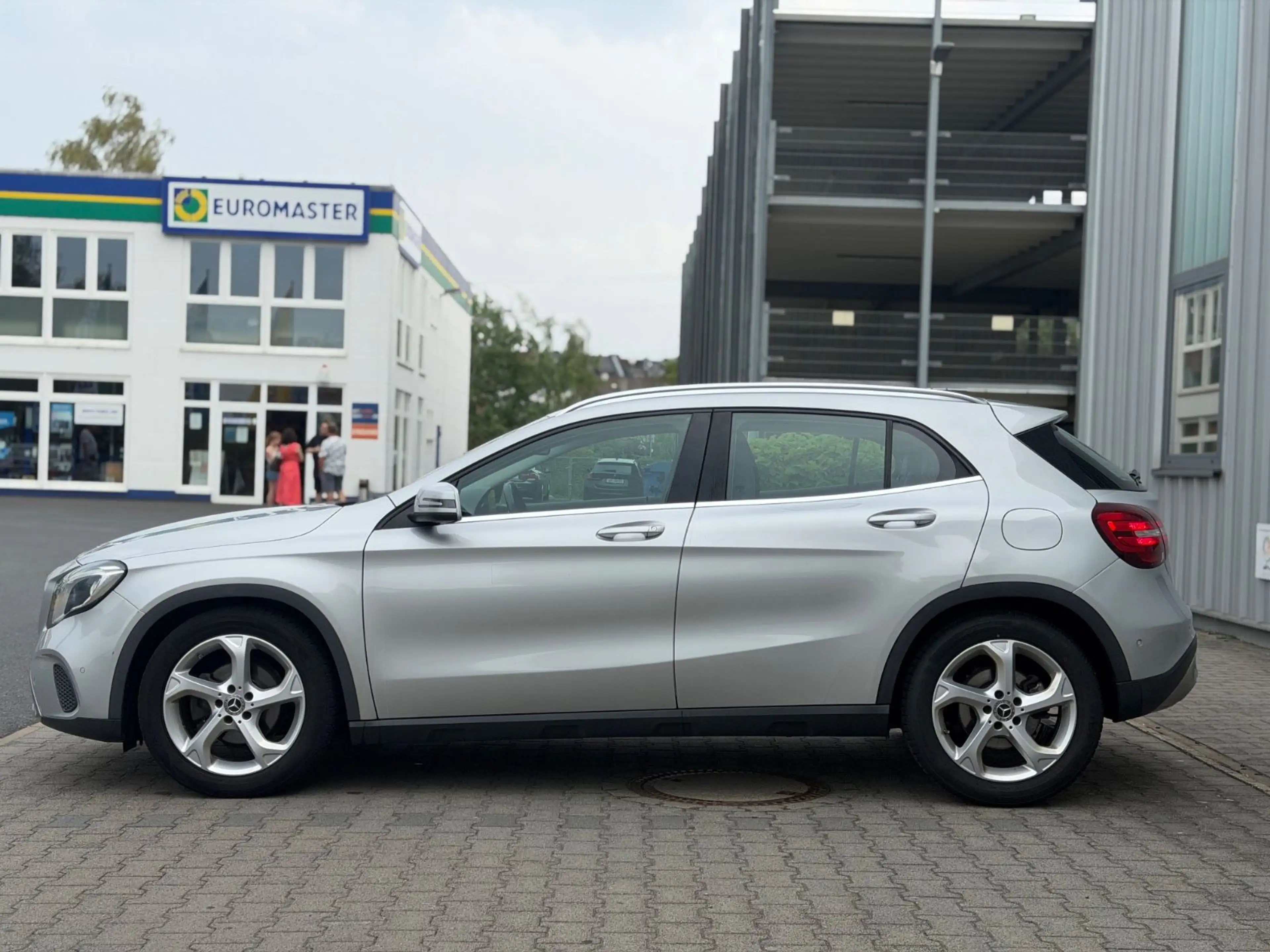Mercedes-Benz GLA 180 Urban 7G-Tronic Leder Comand Kamera LED — photo 12