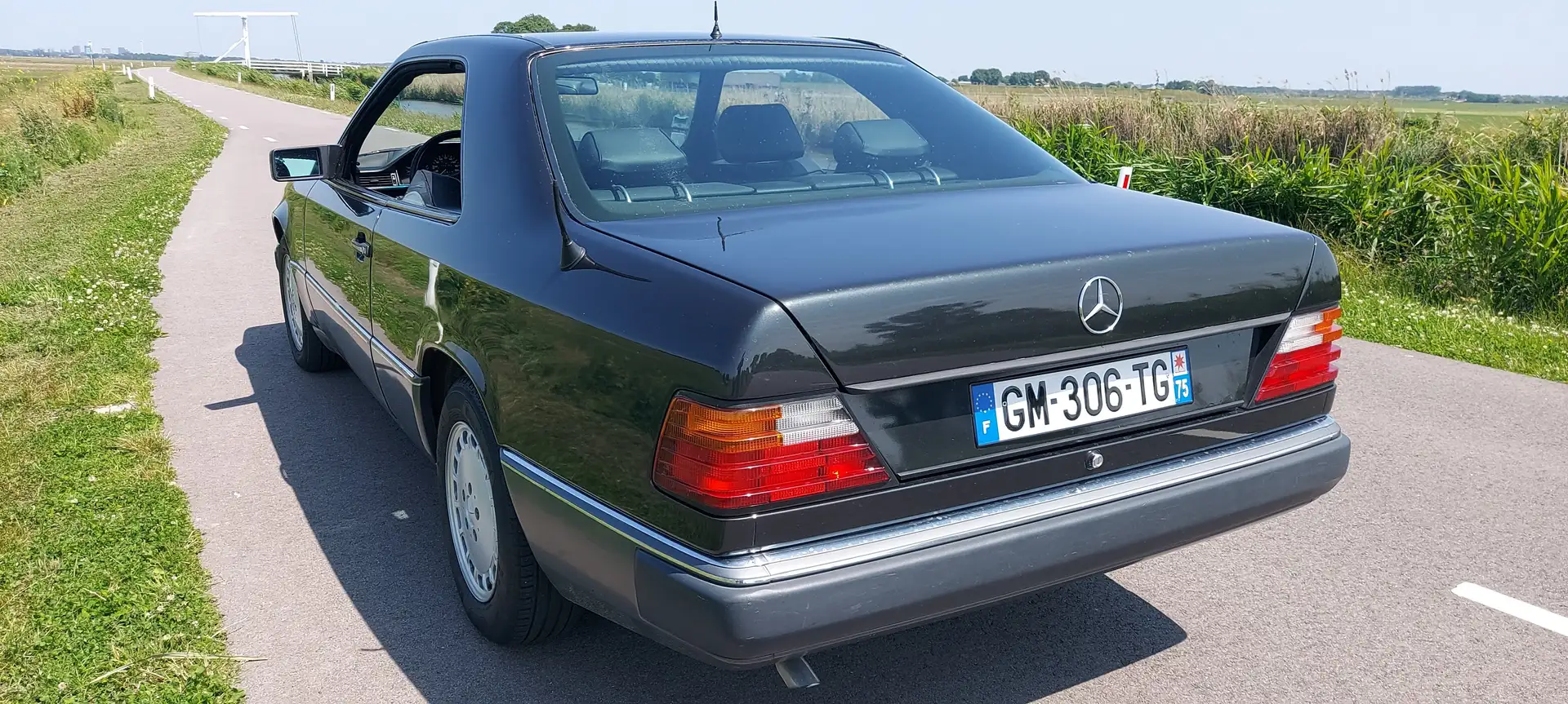 Mercedes-Benz 230 Coupe W124 Zwart - 1