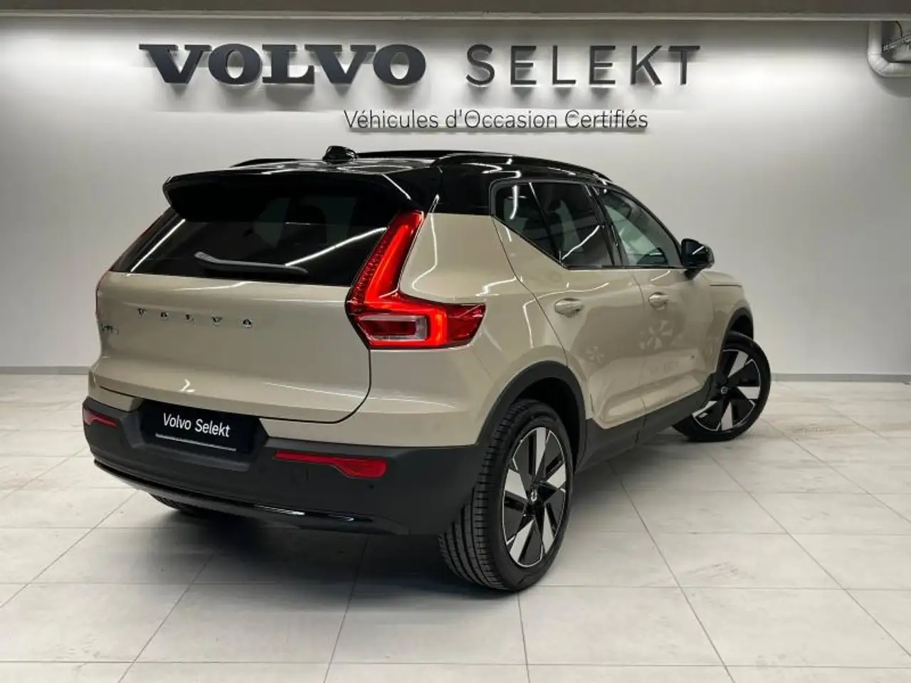 Volvo EX40 2026